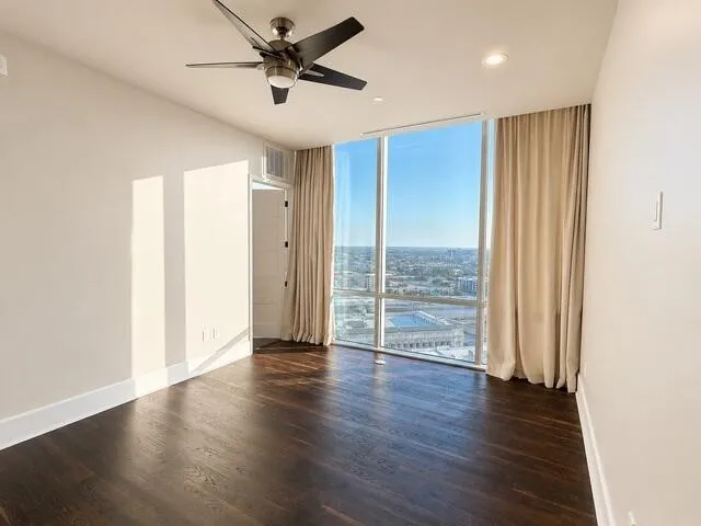 Single Family Residence For Sale in Tarrant County , 1301 Throckmorton Street 1805, Fort Worth, Texas 76102, 2 Bedroom, 2 Bathroom, 2 Garage spaces, 1,476 Sqft, built in 2008, mls#21377258, Real Estate Agent in Fort Worth, Homes For Sale in Tarrant county, Homes For Sale in Fort Worth, Realtor in Fort Worth Texas, Real Estate Brokerage Independent Realty Texas, Luminita Cordes Realtor