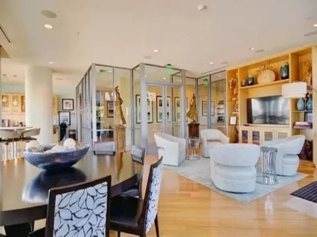 Single Family Residence For Sale in Tarrant County , 1301 Throckmorton Street 1805, Fort Worth, Texas 76102, 2 Bedroom, 2 Bathroom, 2 Garage spaces, 1,476 Sqft, built in 2008, mls#21377258, Real Estate Agent in Fort Worth, Homes For Sale in Tarrant county, Homes For Sale in Fort Worth, Realtor in Fort Worth Texas, Real Estate Brokerage Independent Realty Texas, Luminita Cordes Realtor
