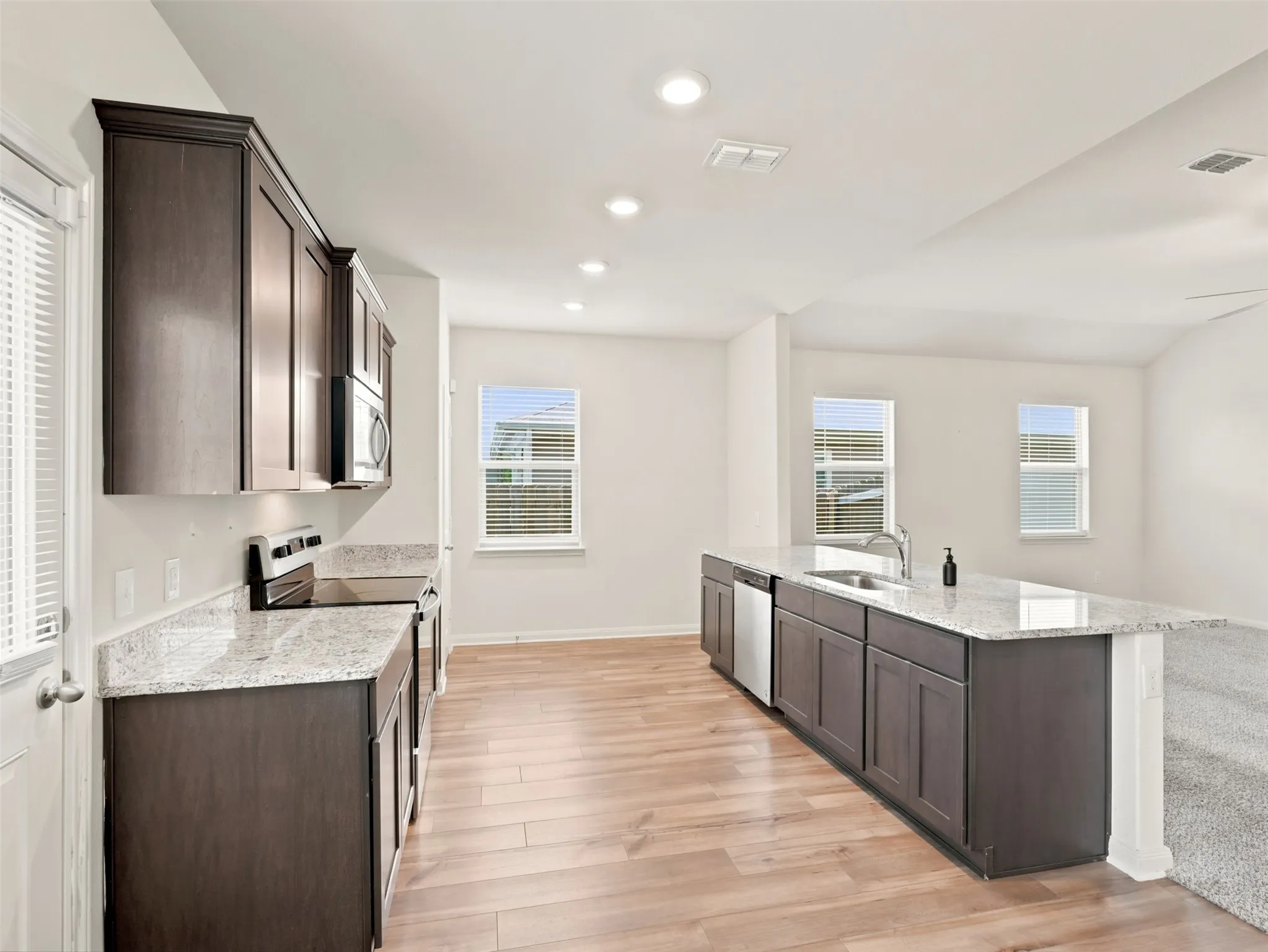 Single Family Residence For Rent in Tarrant County , 8524 Buck Mountain Pass, Fort Worth, Texas 76179, 4 Bedroom, 2 Bathroom, 2 Garage spaces, 1,698 Sqft, built in 2020, mls#21377261, Real Estate Agent in Fort Worth, Homes For Rent in Tarrant county, Homes For Rent in Fort Worth, Realtor in Fort Worth Texas, Real Estate Brokerage Independent Realty Texas, Luminita Cordes Realtor
