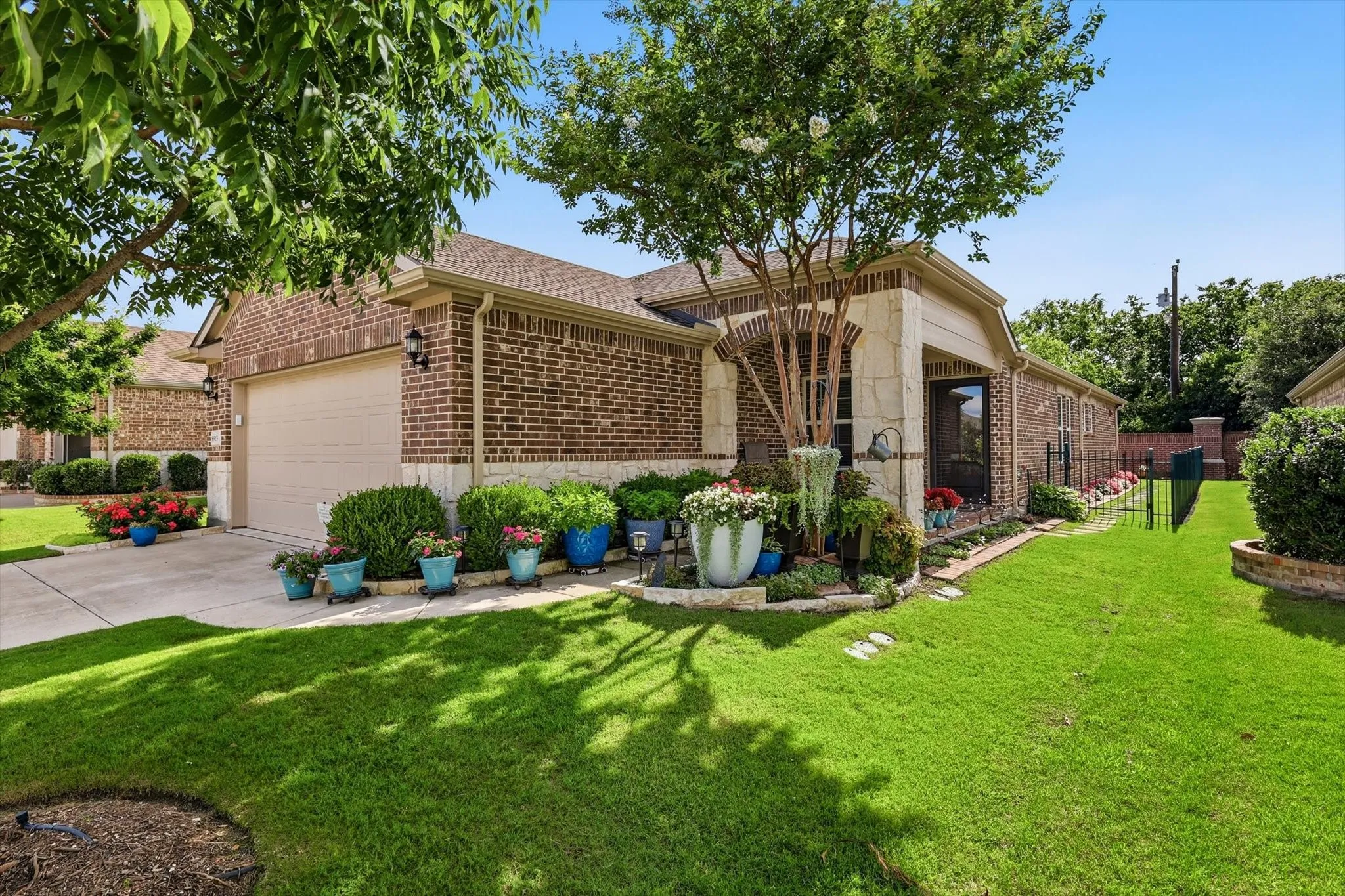 Single Family Residence For Sale in Denton County , 8915 Twin Pines Lane, Frisco, Texas 75036, 2 Bedroom, 2 Bathroom, 2 Garage spaces, 1,682 Sqft, built in 2018, mls#21377053, Real Estate Agent in Frisco, Homes For Sale in Denton county, Homes For Sale in Frisco, Realtor in Frisco Texas, Real Estate Brokerage Independent Realty Texas, Luminita Cordes Realtor