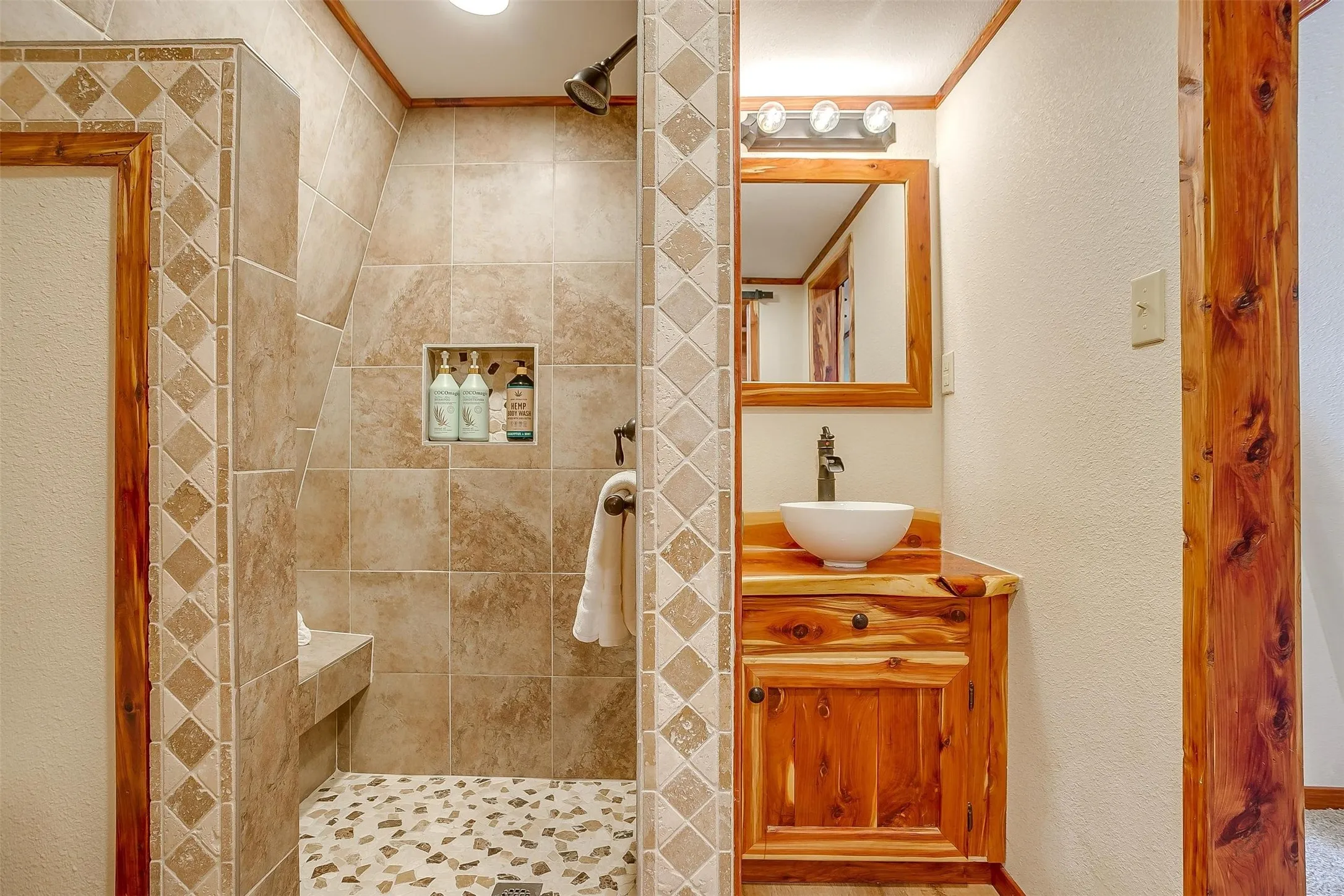 Single Family Residence For Rent in Hood County , 3209 Midway Court, Granbury, Texas 76049, 2 Bedroom, 2 Bathroom, 2 Garage spaces, 630 Sqft, built in 1970, mls#21377262, Real Estate Agent in Granbury, Homes For Rent in Hood county, Homes For Rent in Granbury, Realtor in Granbury Texas, Real Estate Brokerage Independent Realty Texas, Luminita Cordes Realtor