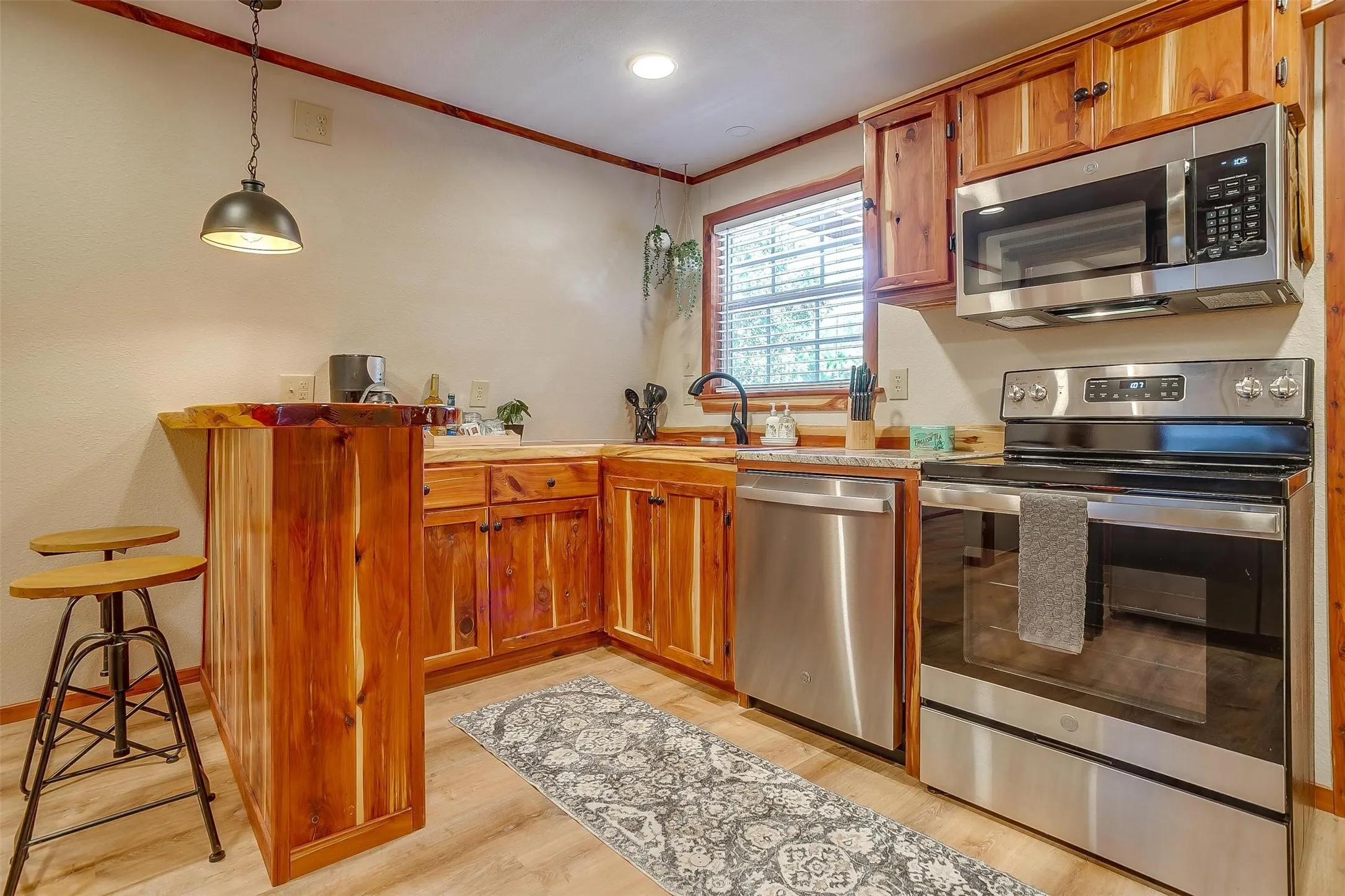 Single Family Residence For Rent in Hood County , 3209 Midway Court, Granbury, Texas 76049, 2 Bedroom, 2 Bathroom, 2 Garage spaces, 630 Sqft, built in 1970, mls#21377262, Real Estate Agent in Granbury, Homes For Rent in Hood county, Homes For Rent in Granbury, Realtor in Granbury Texas, Real Estate Brokerage Independent Realty Texas, Luminita Cordes Realtor