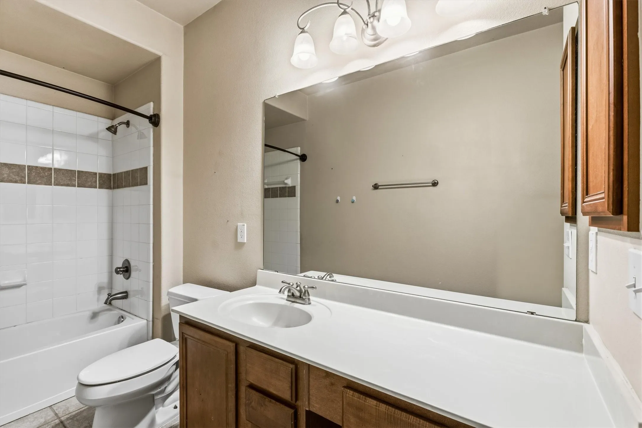 Second floor full bathroom between two bedrooms.