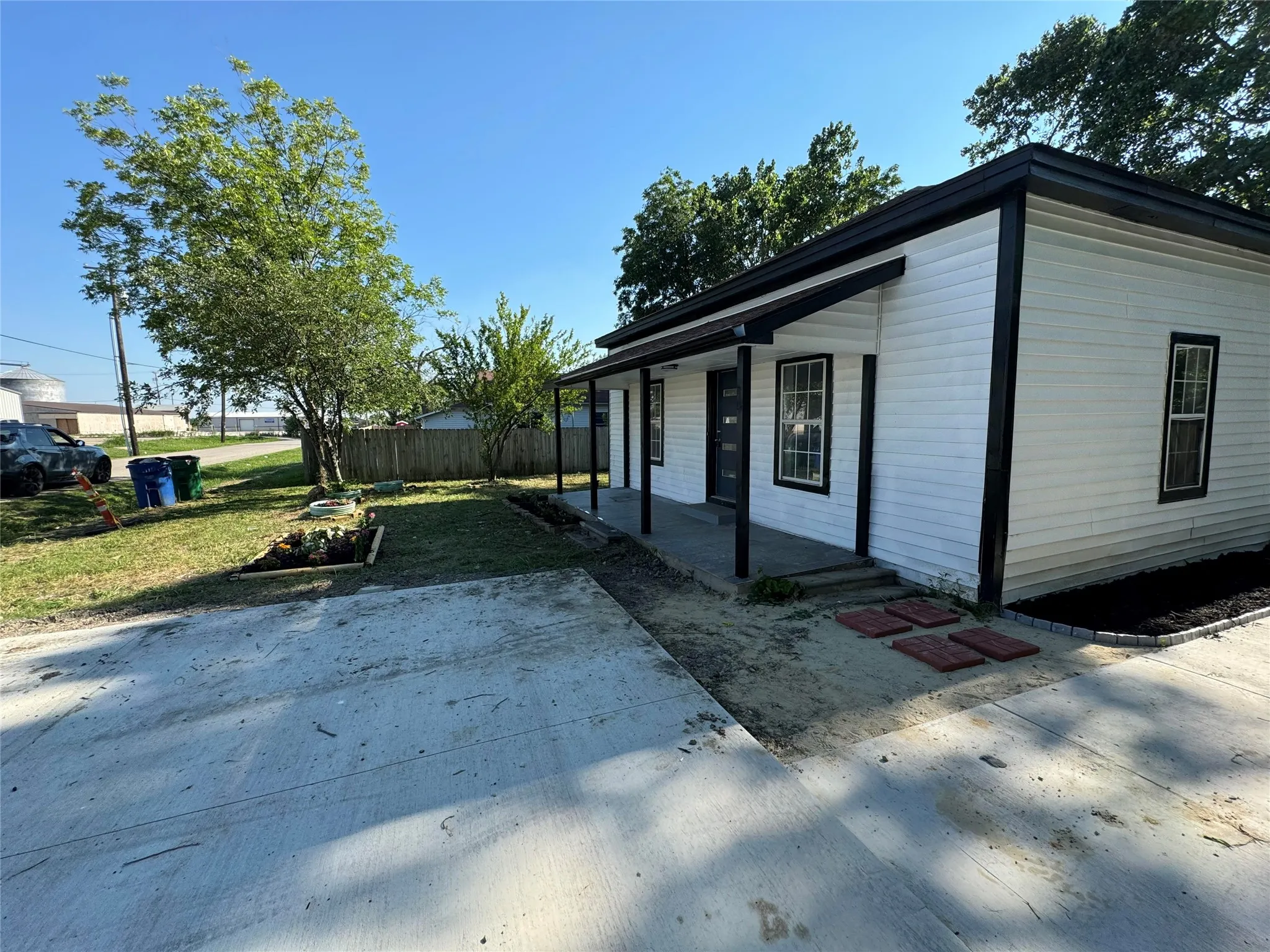 Single Family Residence For Sale in Collin County , 309 S Louisiana Street, Celina, Texas 75009, 3 Bedroom, 3 Bathroom, Garage spaces, 1,500 Sqft, built in 1995, mls#21377267, Real Estate Agent in Celina, Homes For Sale in Collin county, Homes For Sale in Celina, Realtor in Celina Texas, Real Estate Brokerage Independent Realty Texas, Luminita Cordes Realtor