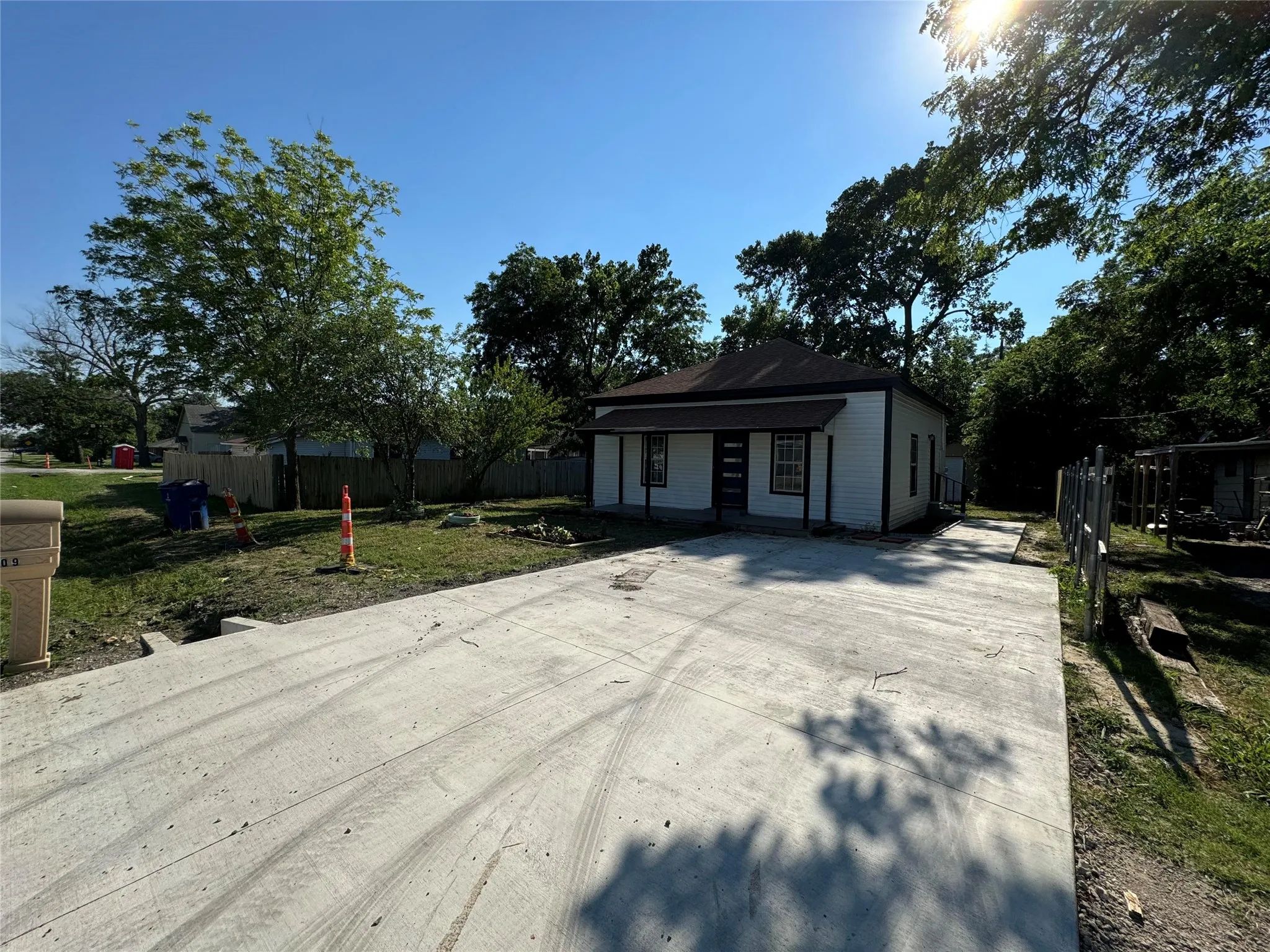 Single Family Residence For Sale in Collin County , 309 S Louisiana Street, Celina, Texas 75009, 3 Bedroom, 3 Bathroom, Garage spaces, 1,500 Sqft, built in 1995, mls#21377267, Real Estate Agent in Celina, Homes For Sale in Collin county, Homes For Sale in Celina, Realtor in Celina Texas, Real Estate Brokerage Independent Realty Texas, Luminita Cordes Realtor