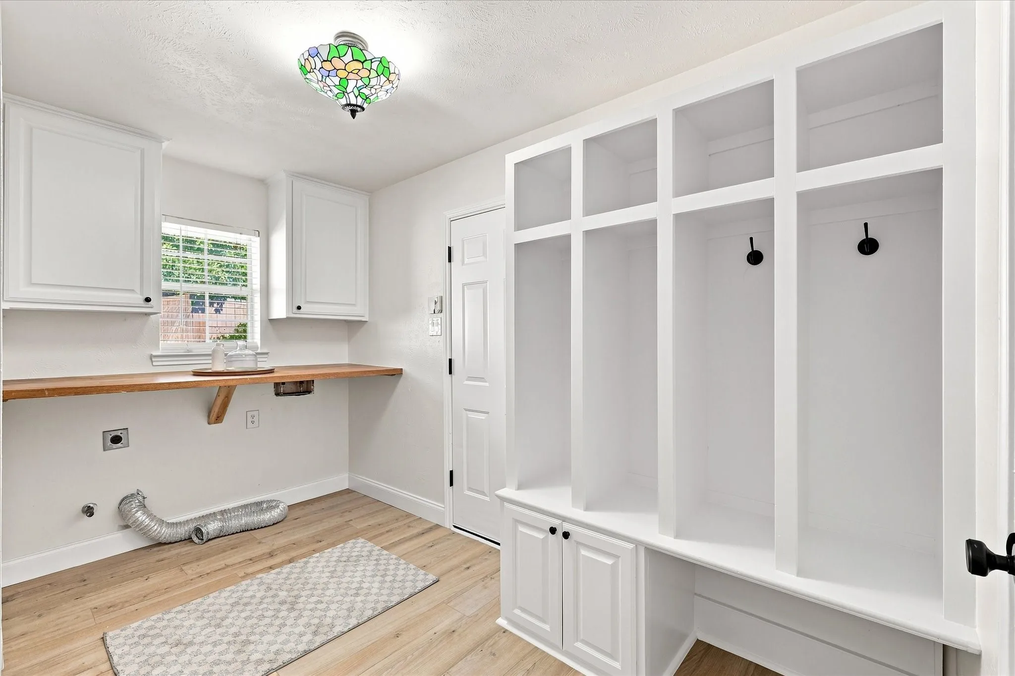 Single Family Residence For Sale in Denton County , 1407 Glenhill Lane, Lewisville, Texas 75077, 4 Bedroom, 3 Bathroom, 2 Garage spaces, 2,338 Sqft, built in 1975, mls#21373731, Real Estate Agent in Lewisville, Homes For Sale in Denton county, Homes For Sale in Lewisville, Realtor in Lewisville Texas, Real Estate Brokerage Independent Realty Texas, Luminita Cordes Realtor