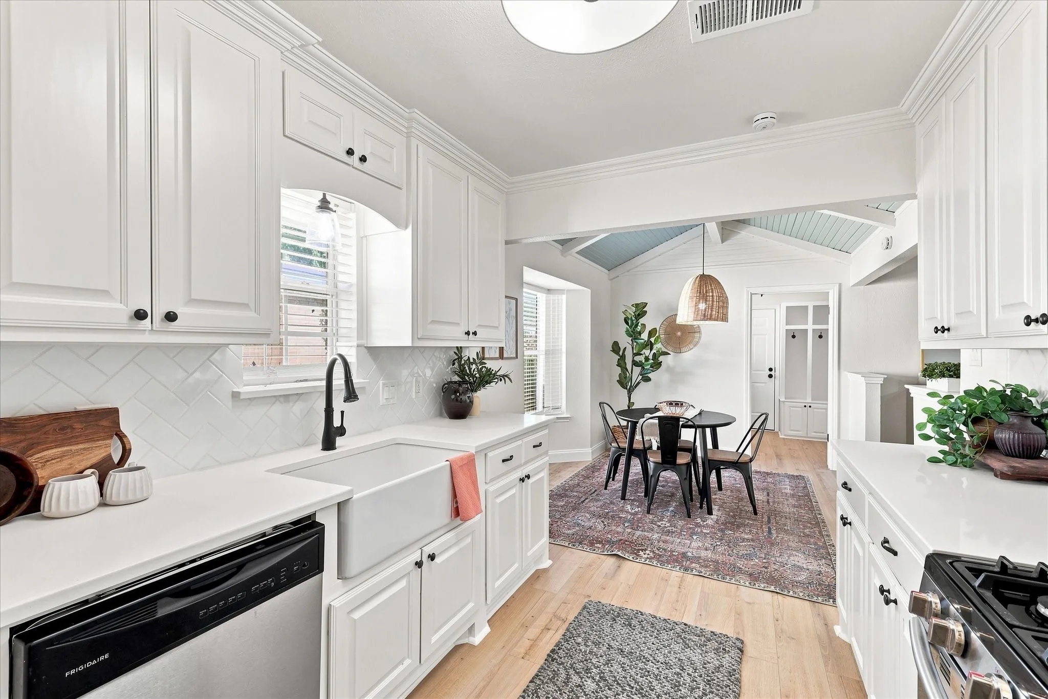Single Family Residence For Sale in Denton County , 1407 Glenhill Lane, Lewisville, Texas 75077, 4 Bedroom, 3 Bathroom, 2 Garage spaces, 2,338 Sqft, built in 1975, mls#21373731, Real Estate Agent in Lewisville, Homes For Sale in Denton county, Homes For Sale in Lewisville, Realtor in Lewisville Texas, Real Estate Brokerage Independent Realty Texas, Luminita Cordes Realtor