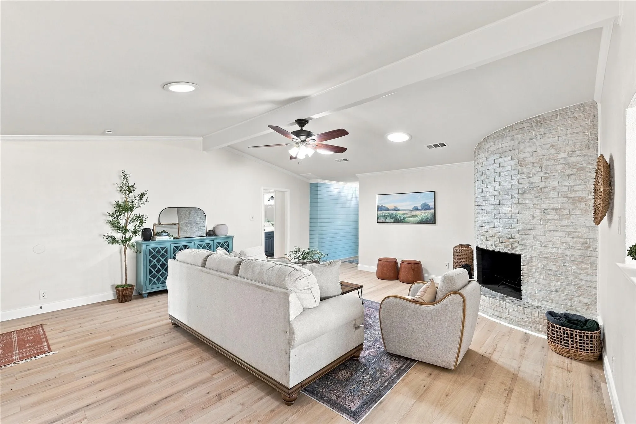 Single Family Residence For Sale in Denton County , 1407 Glenhill Lane, Lewisville, Texas 75077, 4 Bedroom, 3 Bathroom, 2 Garage spaces, 2,338 Sqft, built in 1975, mls#21373731, Real Estate Agent in Lewisville, Homes For Sale in Denton county, Homes For Sale in Lewisville, Realtor in Lewisville Texas, Real Estate Brokerage Independent Realty Texas, Luminita Cordes Realtor