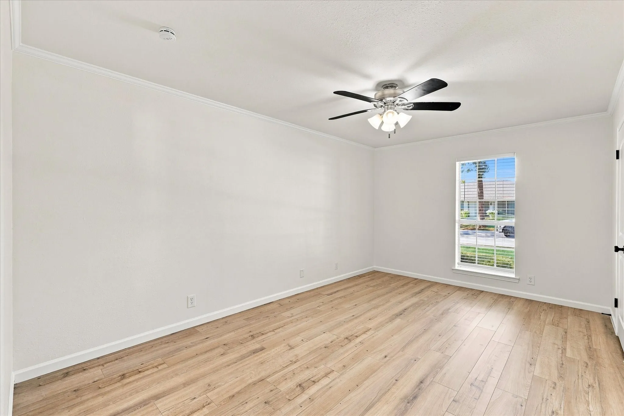Single Family Residence For Sale in Denton County , 1407 Glenhill Lane, Lewisville, Texas 75077, 4 Bedroom, 3 Bathroom, 2 Garage spaces, 2,338 Sqft, built in 1975, mls#21373731, Real Estate Agent in Lewisville, Homes For Sale in Denton county, Homes For Sale in Lewisville, Realtor in Lewisville Texas, Real Estate Brokerage Independent Realty Texas, Luminita Cordes Realtor