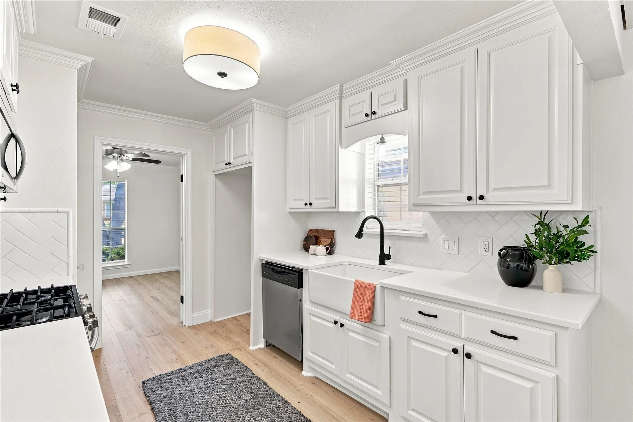 Single Family Residence For Sale in Denton County , 1407 Glenhill Lane, Lewisville, Texas 75077, 4 Bedroom, 3 Bathroom, 2 Garage spaces, 2,338 Sqft, built in 1975, mls#21373731, Real Estate Agent in Lewisville, Homes For Sale in Denton county, Homes For Sale in Lewisville, Realtor in Lewisville Texas, Real Estate Brokerage Independent Realty Texas, Luminita Cordes Realtor