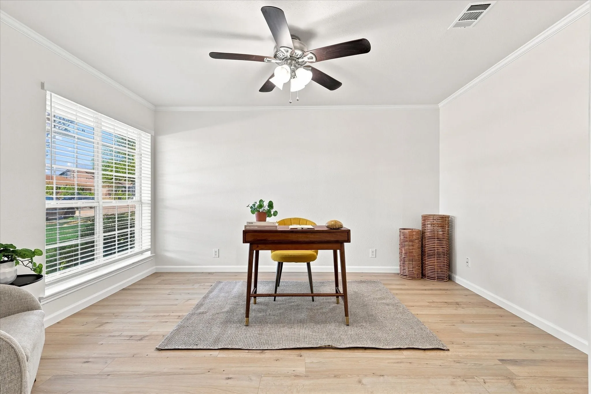 Single Family Residence For Sale in Denton County , 1407 Glenhill Lane, Lewisville, Texas 75077, 4 Bedroom, 3 Bathroom, 2 Garage spaces, 2,338 Sqft, built in 1975, mls#21373731, Real Estate Agent in Lewisville, Homes For Sale in Denton county, Homes For Sale in Lewisville, Realtor in Lewisville Texas, Real Estate Brokerage Independent Realty Texas, Luminita Cordes Realtor