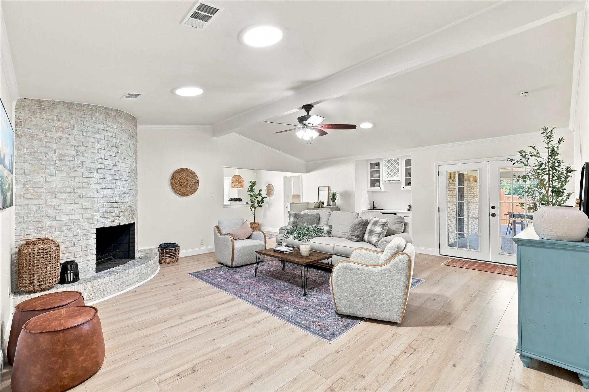 Single Family Residence For Sale in Denton County , 1407 Glenhill Lane, Lewisville, Texas 75077, 4 Bedroom, 3 Bathroom, 2 Garage spaces, 2,338 Sqft, built in 1975, mls#21373731, Real Estate Agent in Lewisville, Homes For Sale in Denton county, Homes For Sale in Lewisville, Realtor in Lewisville Texas, Real Estate Brokerage Independent Realty Texas, Luminita Cordes Realtor