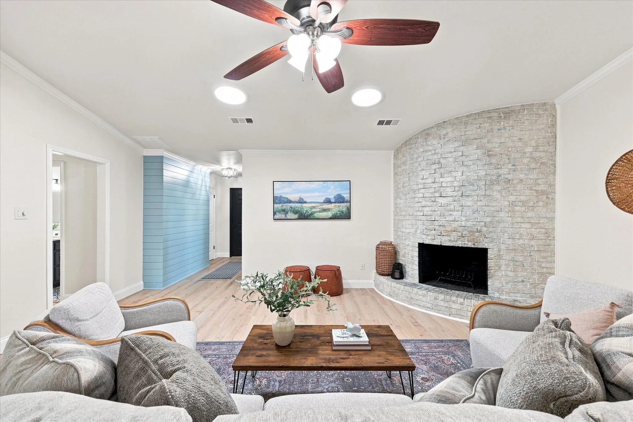Single Family Residence For Sale in Denton County , 1407 Glenhill Lane, Lewisville, Texas 75077, 4 Bedroom, 3 Bathroom, 2 Garage spaces, 2,338 Sqft, built in 1975, mls#21373731, Real Estate Agent in Lewisville, Homes For Sale in Denton county, Homes For Sale in Lewisville, Realtor in Lewisville Texas, Real Estate Brokerage Independent Realty Texas, Luminita Cordes Realtor