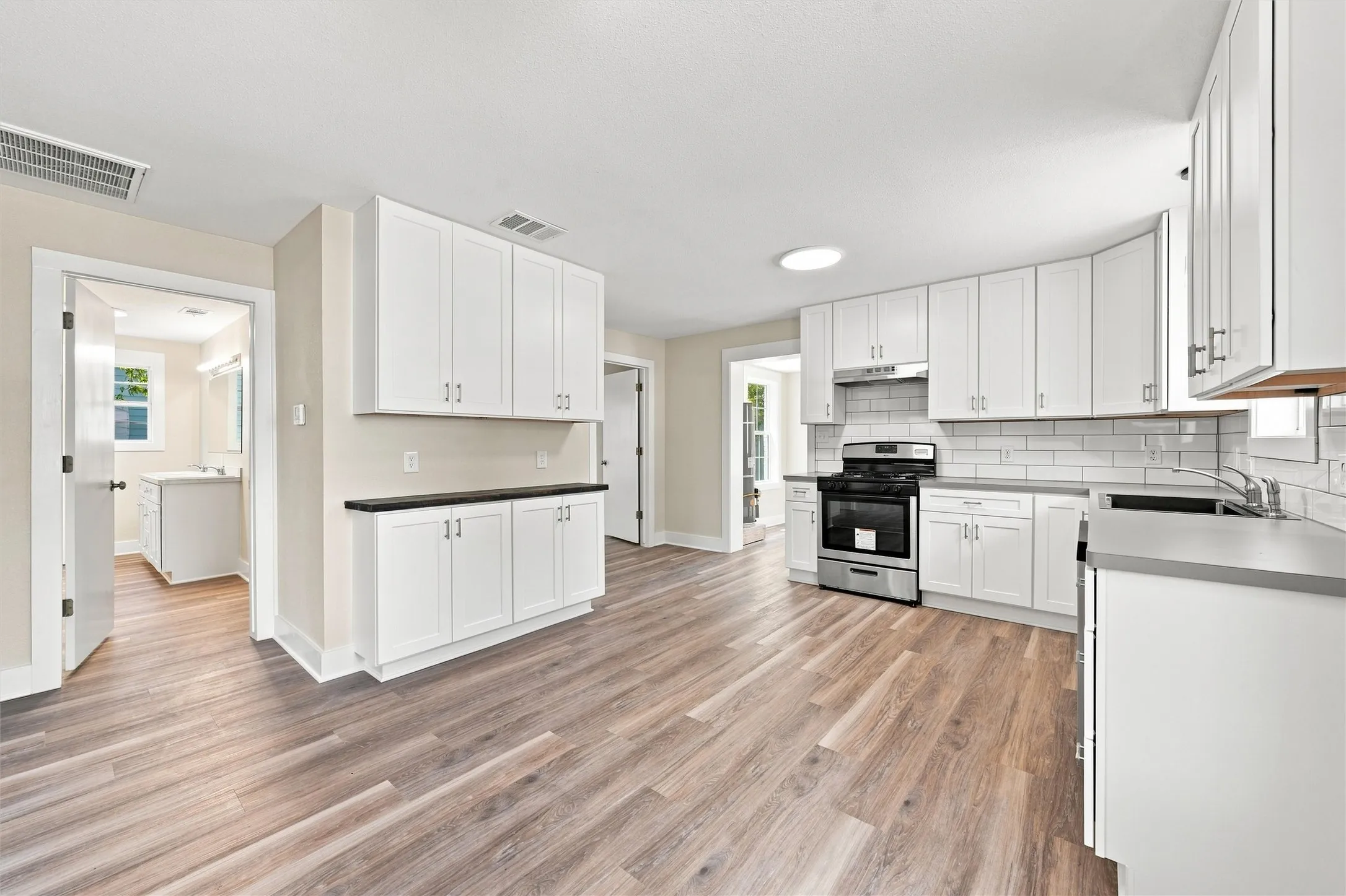 Single Family Residence For Sale in Mc Lennan County , 3401 Lasker Avenue, Waco, Texas 76707, 2 Bedroom, 1 Bathroom, Garage spaces, 1,056 Sqft, built in 1946, mls#21377148, Real Estate Agent in Waco, Homes For Sale in Mc Lennan county, Homes For Sale in Waco, Realtor in Waco Texas, Real Estate Brokerage Independent Realty Texas, Luminita Cordes Realtor
