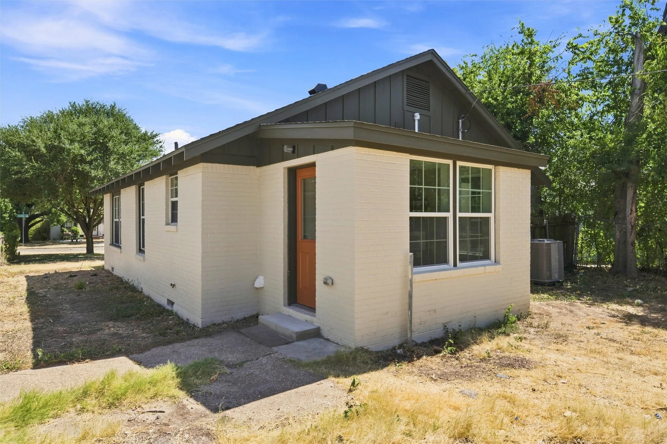 Single Family Residence For Sale in Mc Lennan County , 3401 Lasker Avenue, Waco, Texas 76707, 2 Bedroom, 1 Bathroom, Garage spaces, 1,056 Sqft, built in 1946, mls#21377148, Real Estate Agent in Waco, Homes For Sale in Mc Lennan county, Homes For Sale in Waco, Realtor in Waco Texas, Real Estate Brokerage Independent Realty Texas, Luminita Cordes Realtor