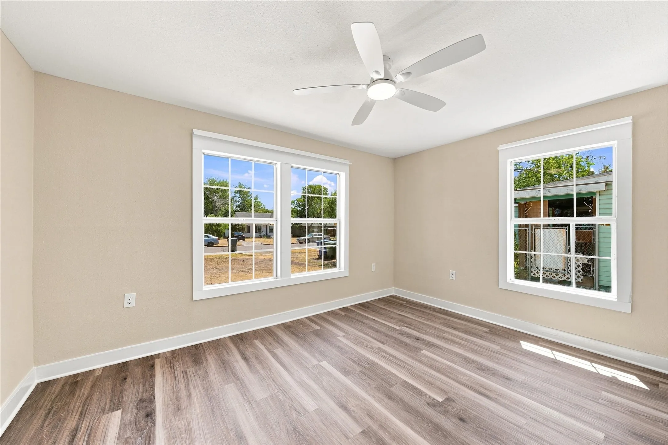 Single Family Residence For Sale in Mc Lennan County , 3401 Lasker Avenue, Waco, Texas 76707, 2 Bedroom, 1 Bathroom, Garage spaces, 1,056 Sqft, built in 1946, mls#21377148, Real Estate Agent in Waco, Homes For Sale in Mc Lennan county, Homes For Sale in Waco, Realtor in Waco Texas, Real Estate Brokerage Independent Realty Texas, Luminita Cordes Realtor