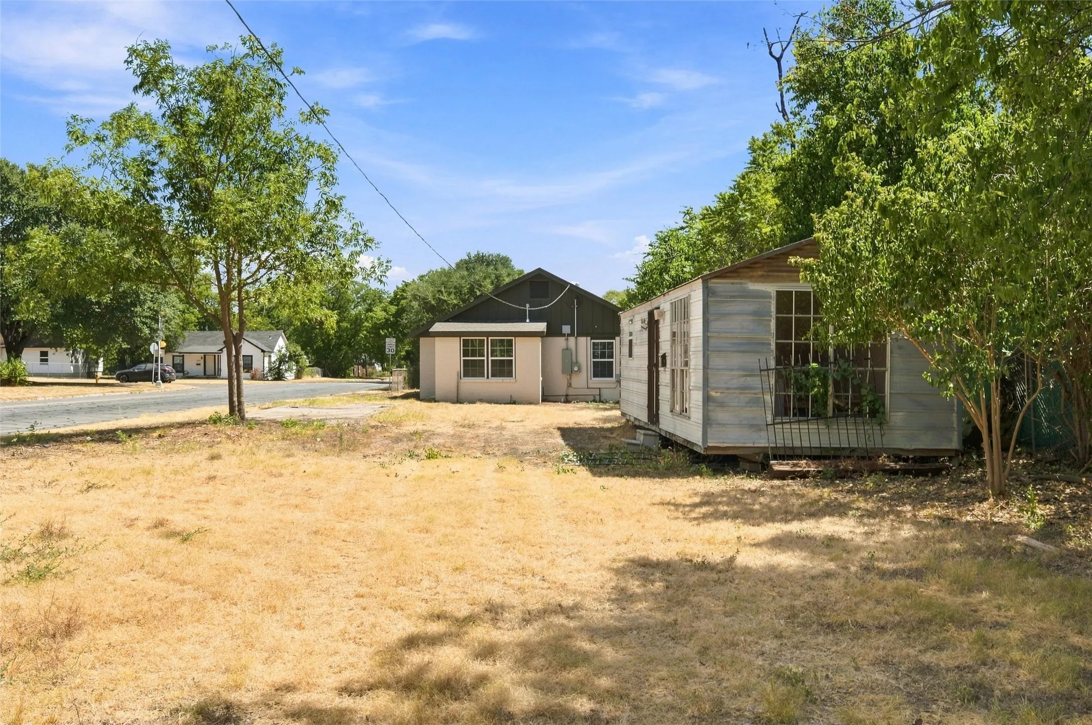 Single Family Residence For Sale in Mc Lennan County , 3401 Lasker Avenue, Waco, Texas 76707, 2 Bedroom, 1 Bathroom, Garage spaces, 1,056 Sqft, built in 1946, mls#21377148, Real Estate Agent in Waco, Homes For Sale in Mc Lennan county, Homes For Sale in Waco, Realtor in Waco Texas, Real Estate Brokerage Independent Realty Texas, Luminita Cordes Realtor