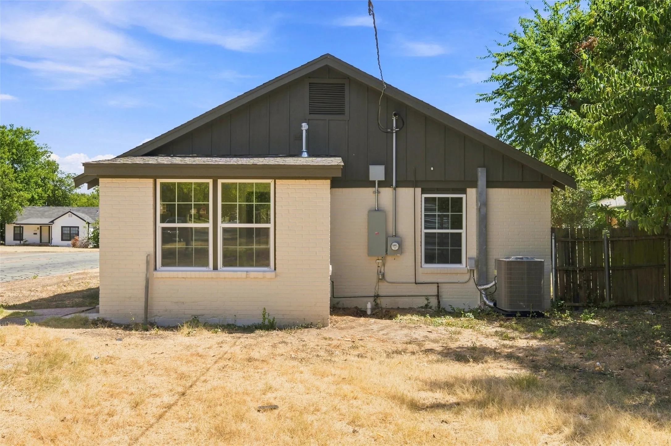 Single Family Residence For Sale in Mc Lennan County , 3401 Lasker Avenue, Waco, Texas 76707, 2 Bedroom, 1 Bathroom, Garage spaces, 1,056 Sqft, built in 1946, mls#21377148, Real Estate Agent in Waco, Homes For Sale in Mc Lennan county, Homes For Sale in Waco, Realtor in Waco Texas, Real Estate Brokerage Independent Realty Texas, Luminita Cordes Realtor