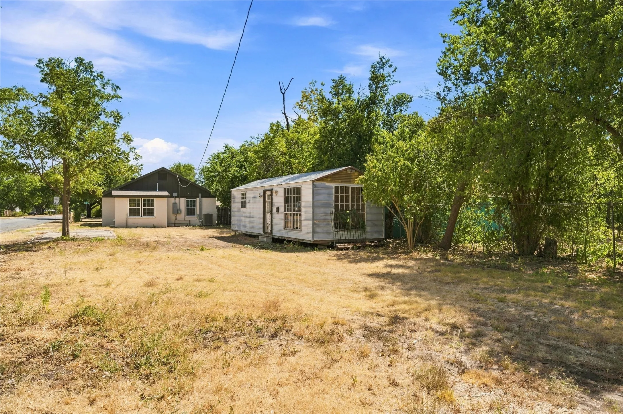 Single Family Residence For Sale in Mc Lennan County , 3401 Lasker Avenue, Waco, Texas 76707, 2 Bedroom, 1 Bathroom, Garage spaces, 1,056 Sqft, built in 1946, mls#21377148, Real Estate Agent in Waco, Homes For Sale in Mc Lennan county, Homes For Sale in Waco, Realtor in Waco Texas, Real Estate Brokerage Independent Realty Texas, Luminita Cordes Realtor