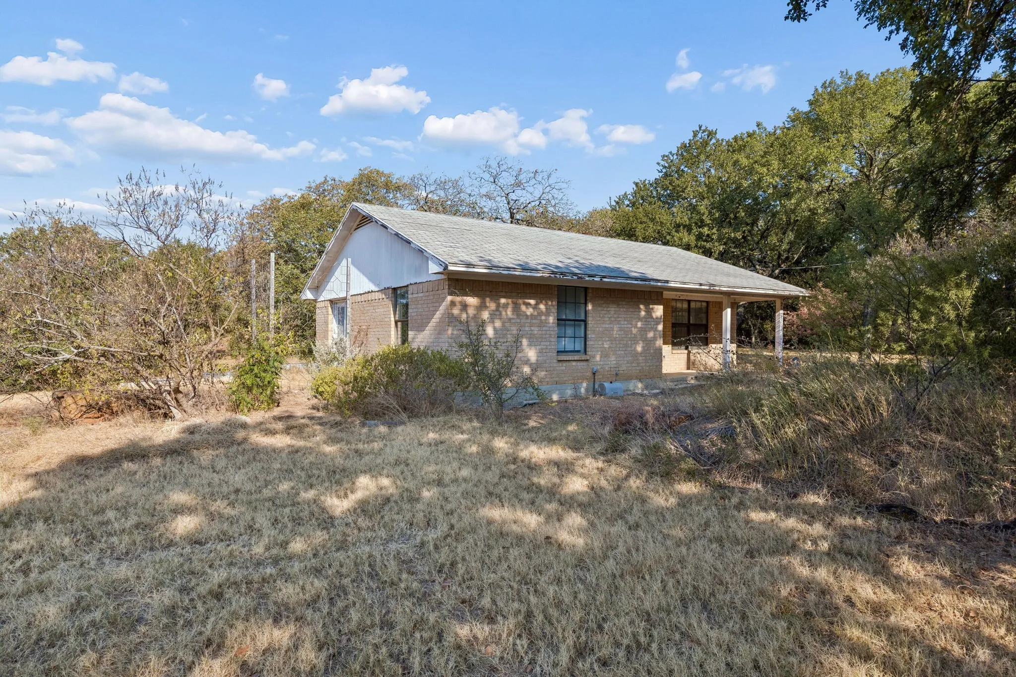 Single Family Residence For Sale in Denton County , 2301 Moseley Road, Cross Roads, Texas 76227, 2 Bedroom, 1 Bathroom, Garage spaces, 974 Sqft, built in 1975, mls#21376794, Real Estate Agent in Cross Roads, Homes For Sale in Denton county, Homes For Sale in Cross Roads, Realtor in Cross Roads Texas, Real Estate Brokerage Independent Realty Texas, Luminita Cordes Realtor