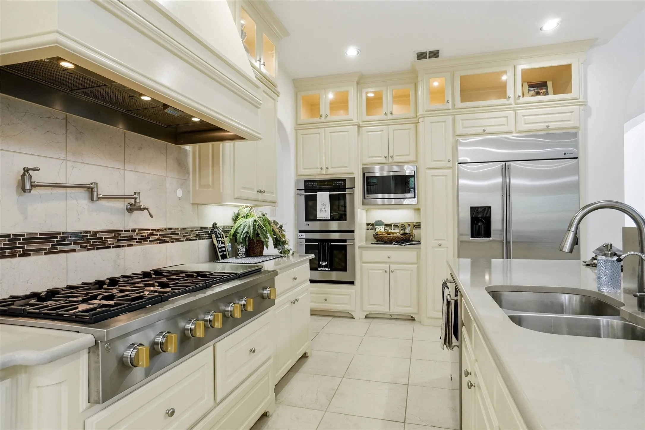 Grand Six Burner Cooktop Plus Griddle and Pot Filler