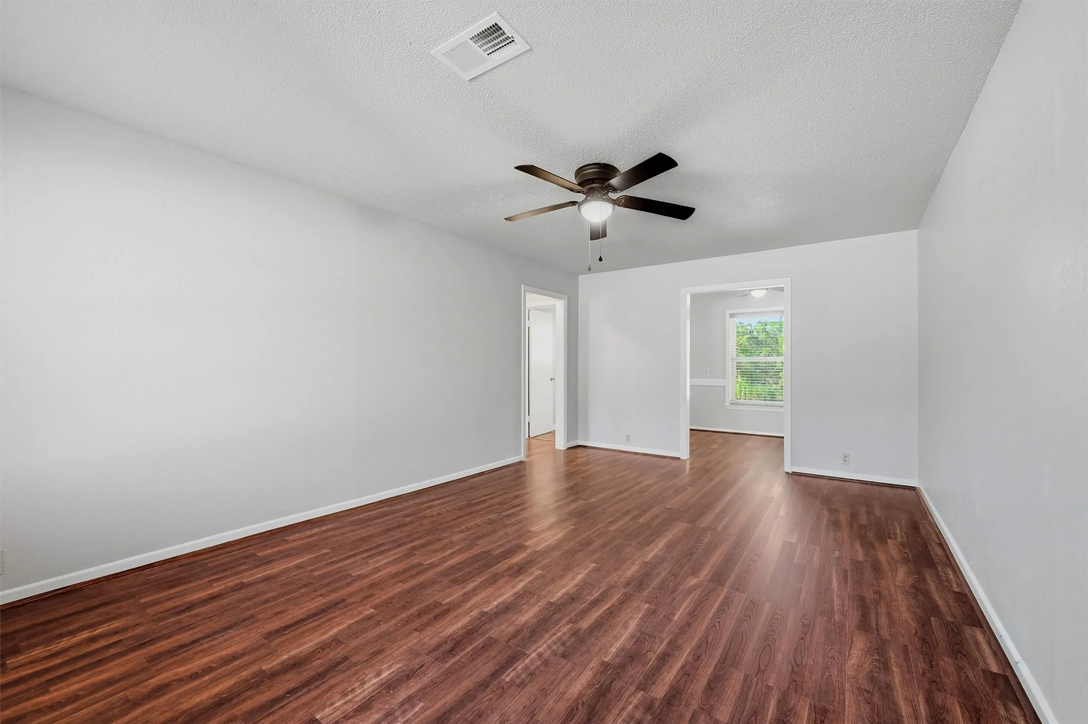 Single Family Residence For Rent in Grayson County , 1006 W Texas Street, Denison, Texas 75020, 3 Bedroom, 2 Bathroom, Garage spaces, 1,224 Sqft, built in 1940, mls#21377270, Real Estate Agent in Denison, Homes For Rent in Grayson county, Homes For Rent in Denison, Realtor in Denison Texas, Real Estate Brokerage Independent Realty Texas, Luminita Cordes Realtor
