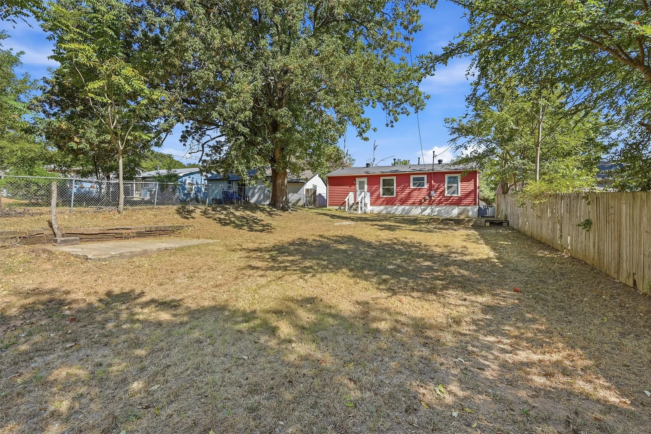 Single Family Residence For Rent in Grayson County , 1006 W Texas Street, Denison, Texas 75020, 3 Bedroom, 2 Bathroom, Garage spaces, 1,224 Sqft, built in 1940, mls#21377270, Real Estate Agent in Denison, Homes For Rent in Grayson county, Homes For Rent in Denison, Realtor in Denison Texas, Real Estate Brokerage Independent Realty Texas, Luminita Cordes Realtor