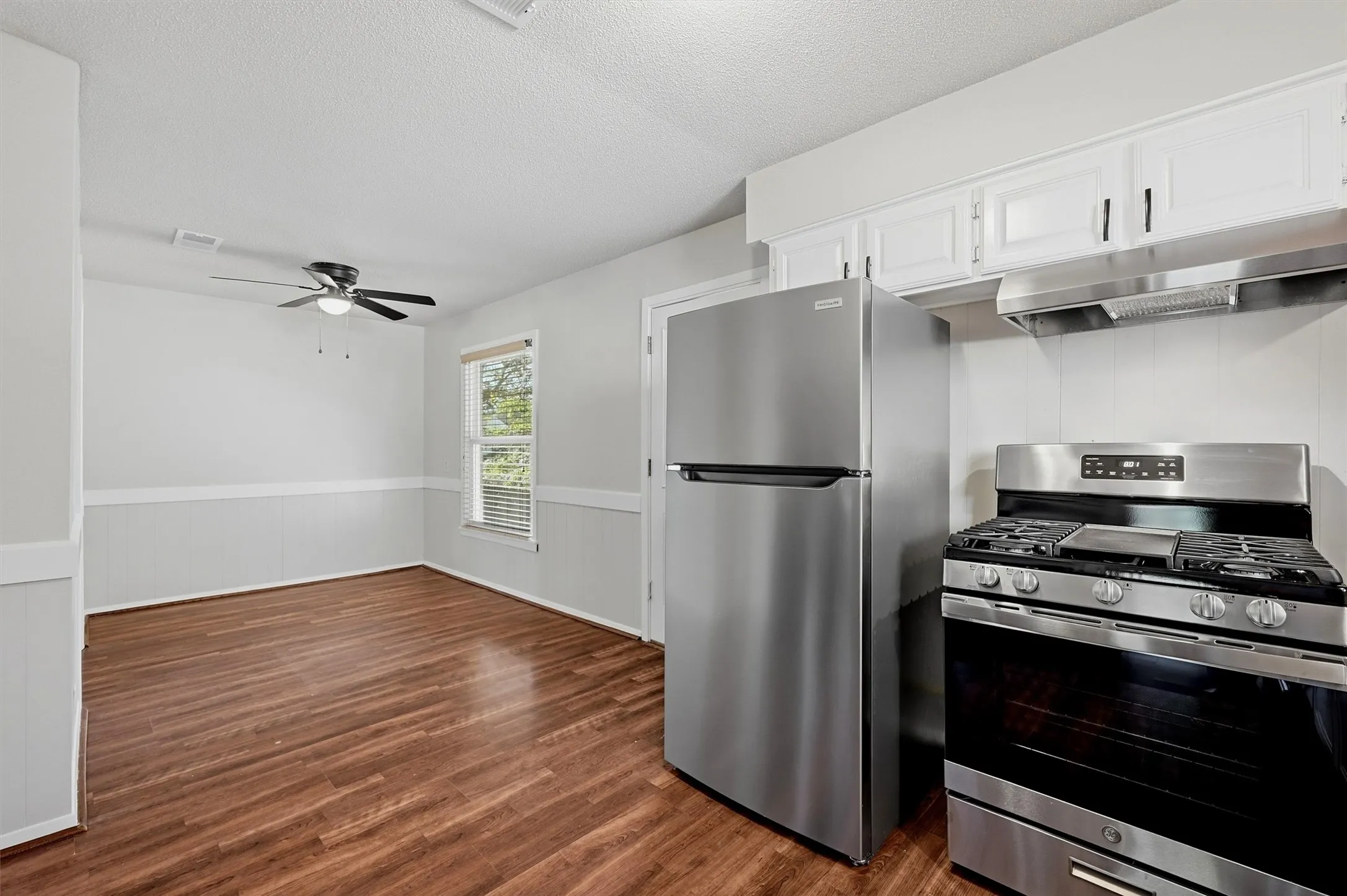 Single Family Residence For Rent in Grayson County , 1006 W Texas Street, Denison, Texas 75020, 3 Bedroom, 2 Bathroom, Garage spaces, 1,224 Sqft, built in 1940, mls#21377270, Real Estate Agent in Denison, Homes For Rent in Grayson county, Homes For Rent in Denison, Realtor in Denison Texas, Real Estate Brokerage Independent Realty Texas, Luminita Cordes Realtor