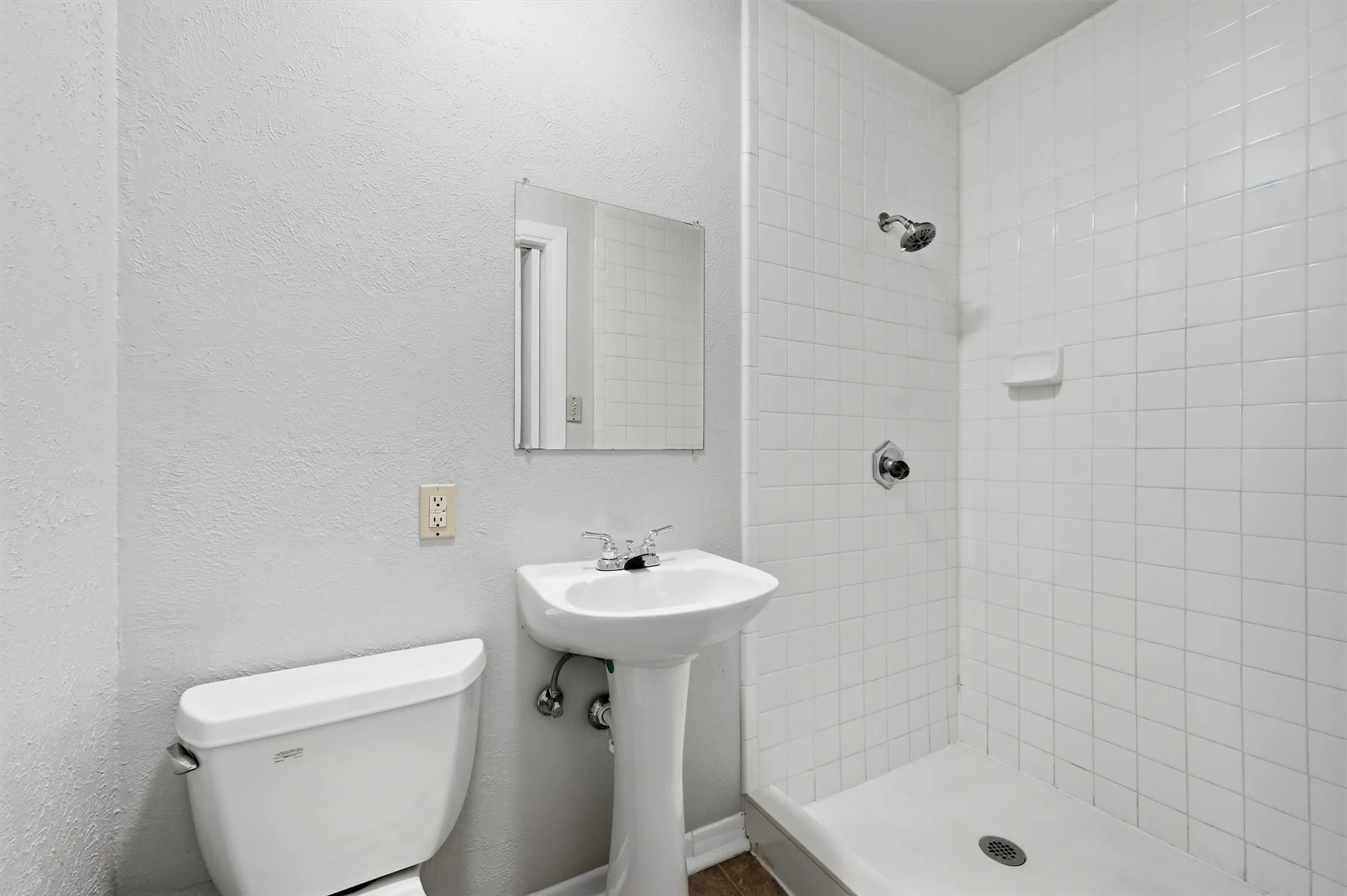 Single Family Residence For Rent in Grayson County , 1006 W Texas Street, Denison, Texas 75020, 3 Bedroom, 2 Bathroom, Garage spaces, 1,224 Sqft, built in 1940, mls#21377270, Real Estate Agent in Denison, Homes For Rent in Grayson county, Homes For Rent in Denison, Realtor in Denison Texas, Real Estate Brokerage Independent Realty Texas, Luminita Cordes Realtor