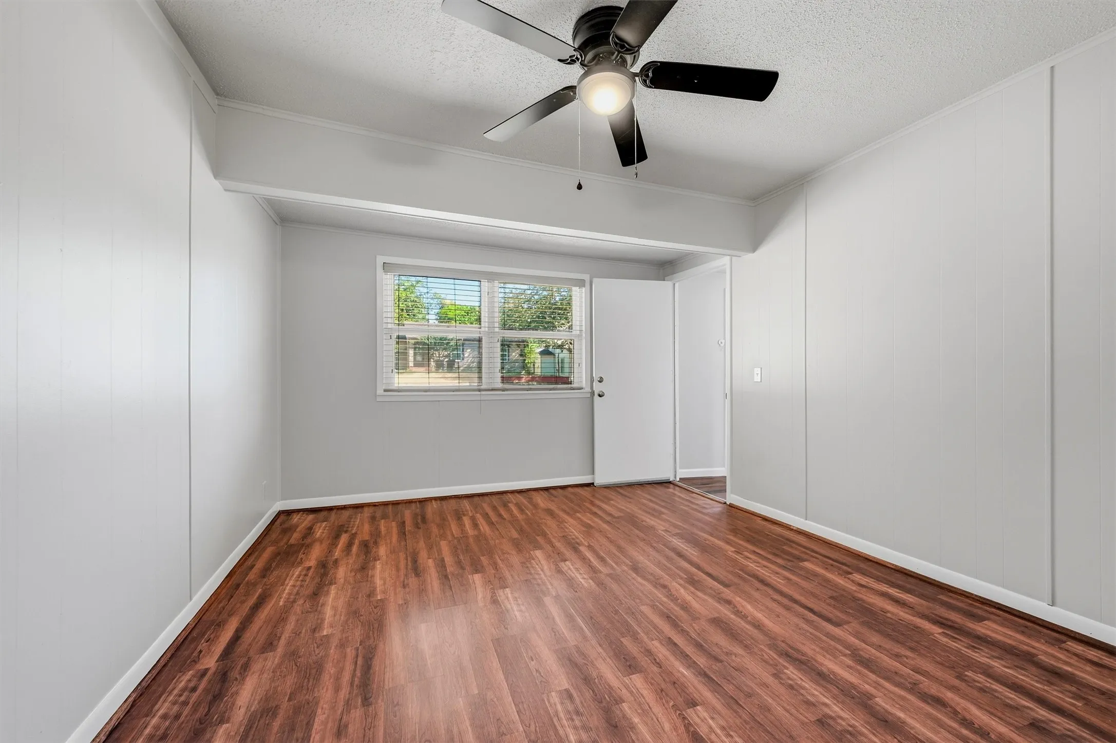 Single Family Residence For Rent in Grayson County , 1006 W Texas Street, Denison, Texas 75020, 3 Bedroom, 2 Bathroom, Garage spaces, 1,224 Sqft, built in 1940, mls#21377270, Real Estate Agent in Denison, Homes For Rent in Grayson county, Homes For Rent in Denison, Realtor in Denison Texas, Real Estate Brokerage Independent Realty Texas, Luminita Cordes Realtor