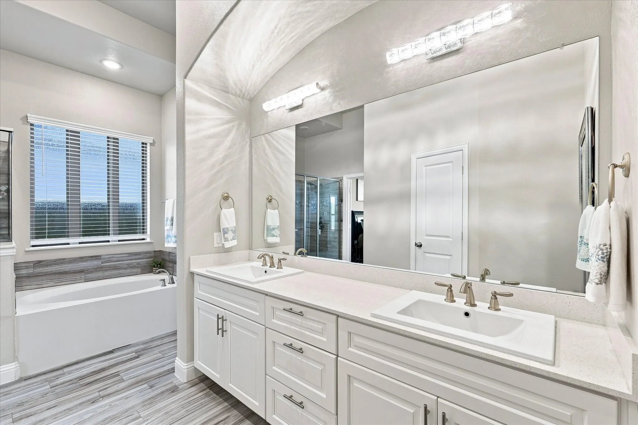 Single Family Residence For Sale in Denton County , 1305 Chiva Drive, Little Elm, Texas 75068, 4 Bedroom, 3 Bathroom, 3 Garage spaces, 2,670 Sqft, built in 2018, mls#21377065, Real Estate Agent in Little Elm, Homes For Sale in Denton county, Homes For Sale in Little Elm, Realtor in Little Elm Texas, Real Estate Brokerage Independent Realty Texas, Luminita Cordes Realtor
