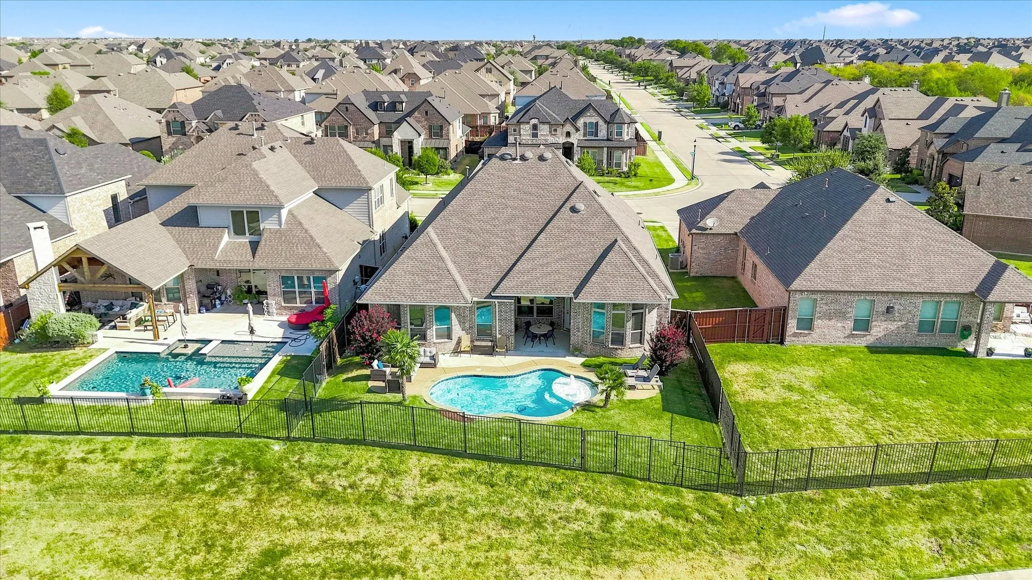 Single Family Residence For Sale in Denton County , 1305 Chiva Drive, Little Elm, Texas 75068, 4 Bedroom, 3 Bathroom, 3 Garage spaces, 2,670 Sqft, built in 2018, mls#21377065, Real Estate Agent in Little Elm, Homes For Sale in Denton county, Homes For Sale in Little Elm, Realtor in Little Elm Texas, Real Estate Brokerage Independent Realty Texas, Luminita Cordes Realtor
