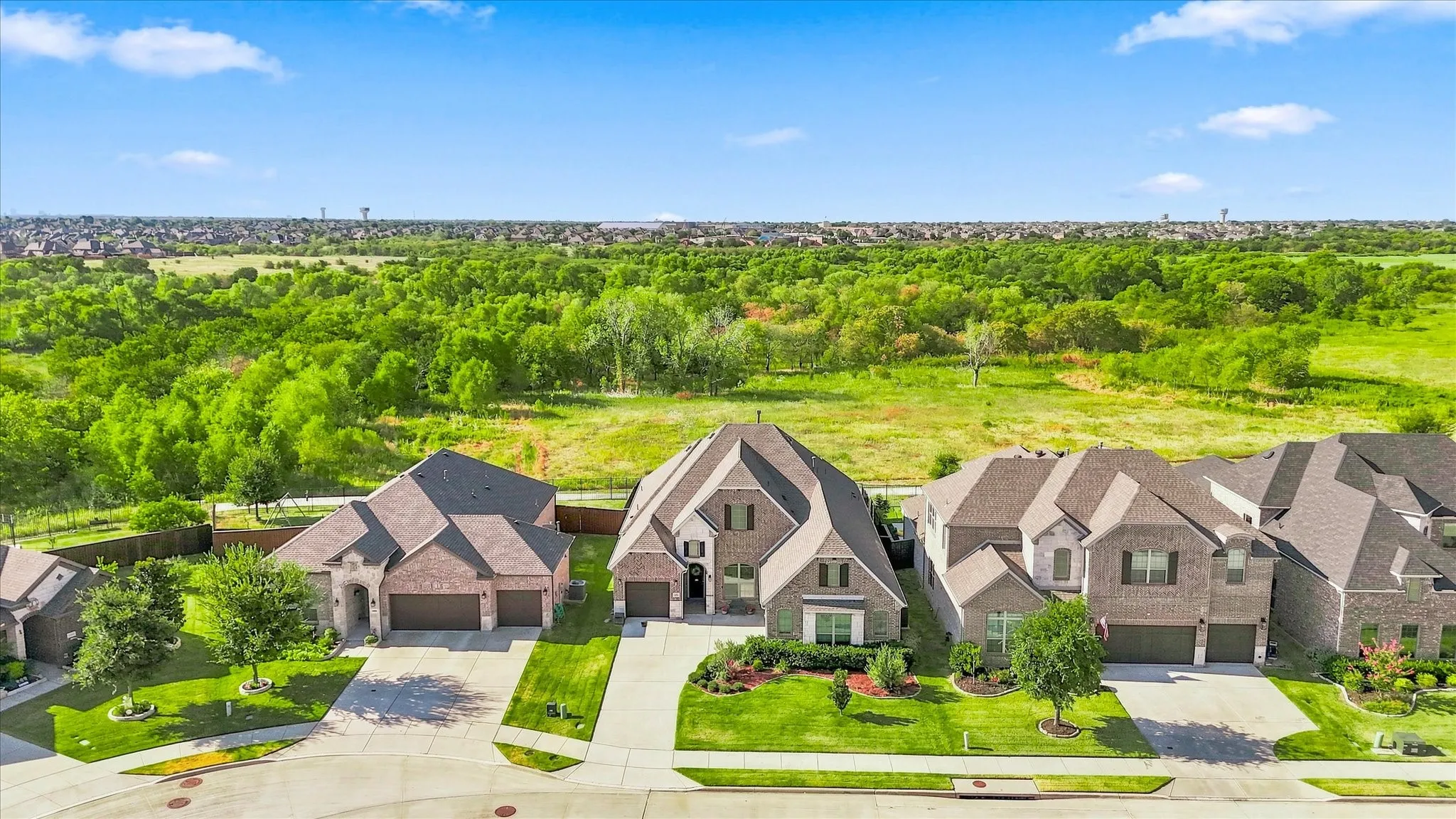 Single Family Residence For Sale in Denton County , 1305 Chiva Drive, Little Elm, Texas 75068, 4 Bedroom, 3 Bathroom, 3 Garage spaces, 2,670 Sqft, built in 2018, mls#21377065, Real Estate Agent in Little Elm, Homes For Sale in Denton county, Homes For Sale in Little Elm, Realtor in Little Elm Texas, Real Estate Brokerage Independent Realty Texas, Luminita Cordes Realtor