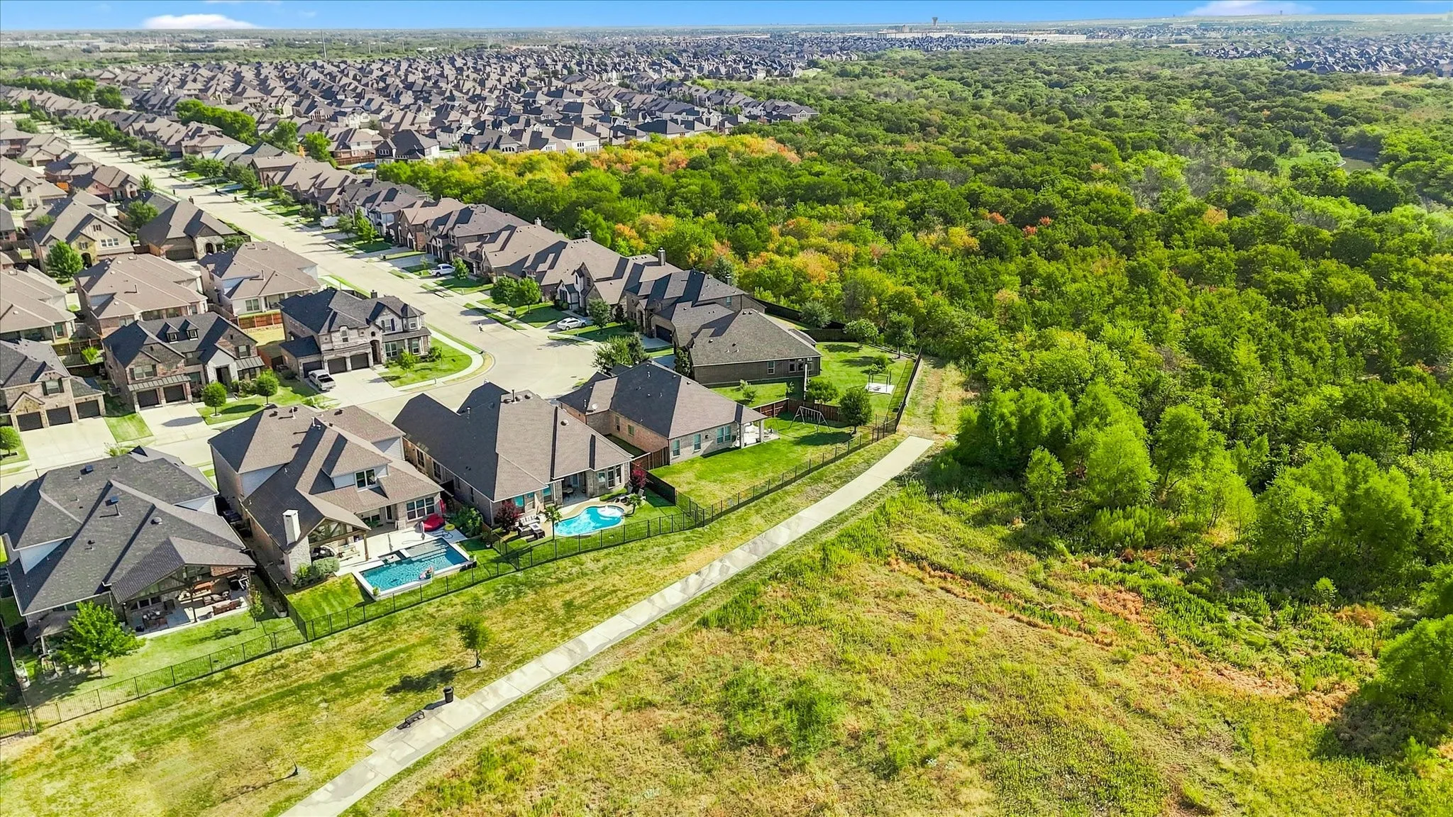 Single Family Residence For Sale in Denton County , 1305 Chiva Drive, Little Elm, Texas 75068, 4 Bedroom, 3 Bathroom, 3 Garage spaces, 2,670 Sqft, built in 2018, mls#21377065, Real Estate Agent in Little Elm, Homes For Sale in Denton county, Homes For Sale in Little Elm, Realtor in Little Elm Texas, Real Estate Brokerage Independent Realty Texas, Luminita Cordes Realtor