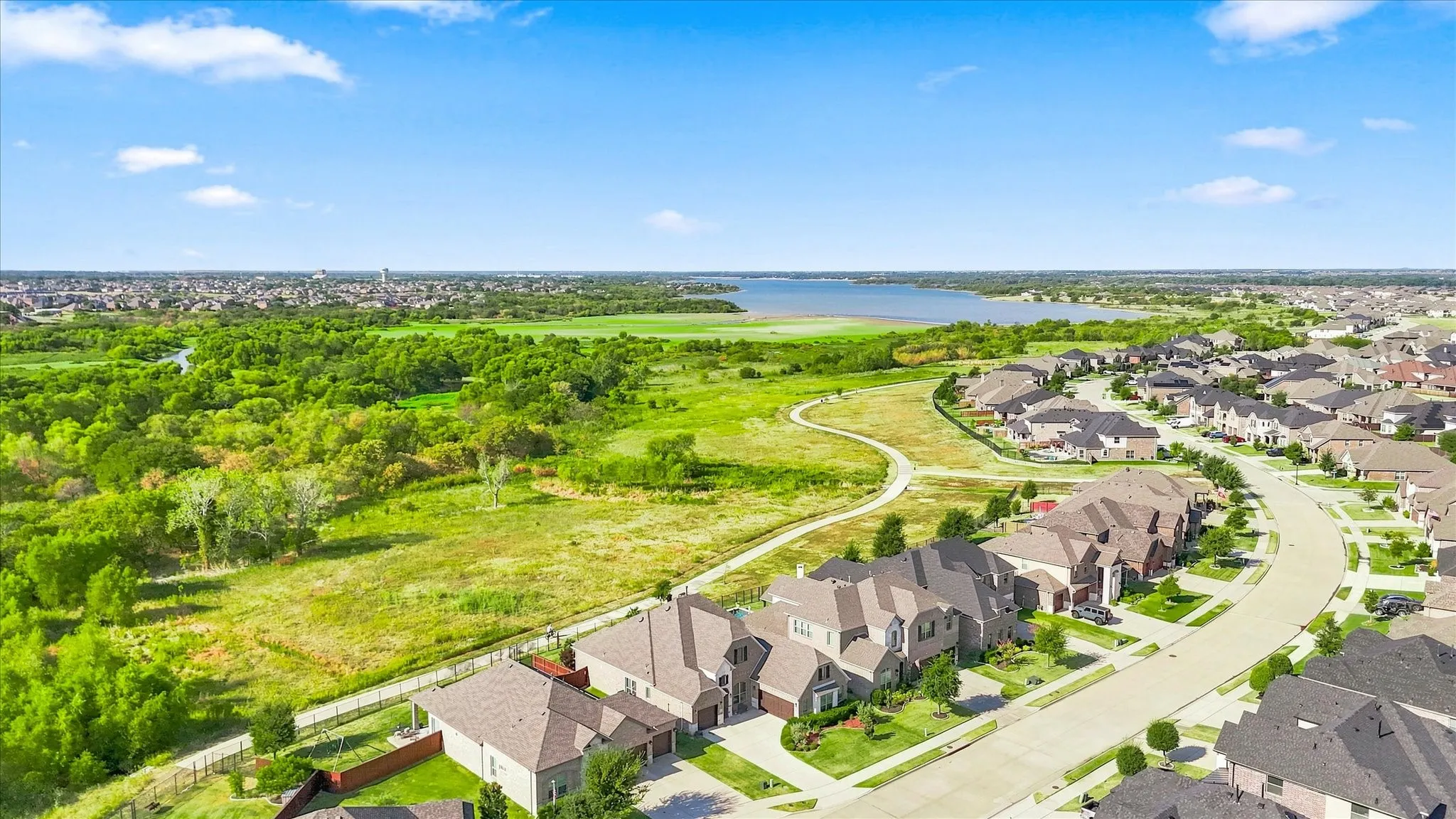 Single Family Residence For Sale in Denton County , 1305 Chiva Drive, Little Elm, Texas 75068, 4 Bedroom, 3 Bathroom, 3 Garage spaces, 2,670 Sqft, built in 2018, mls#21377065, Real Estate Agent in Little Elm, Homes For Sale in Denton county, Homes For Sale in Little Elm, Realtor in Little Elm Texas, Real Estate Brokerage Independent Realty Texas, Luminita Cordes Realtor