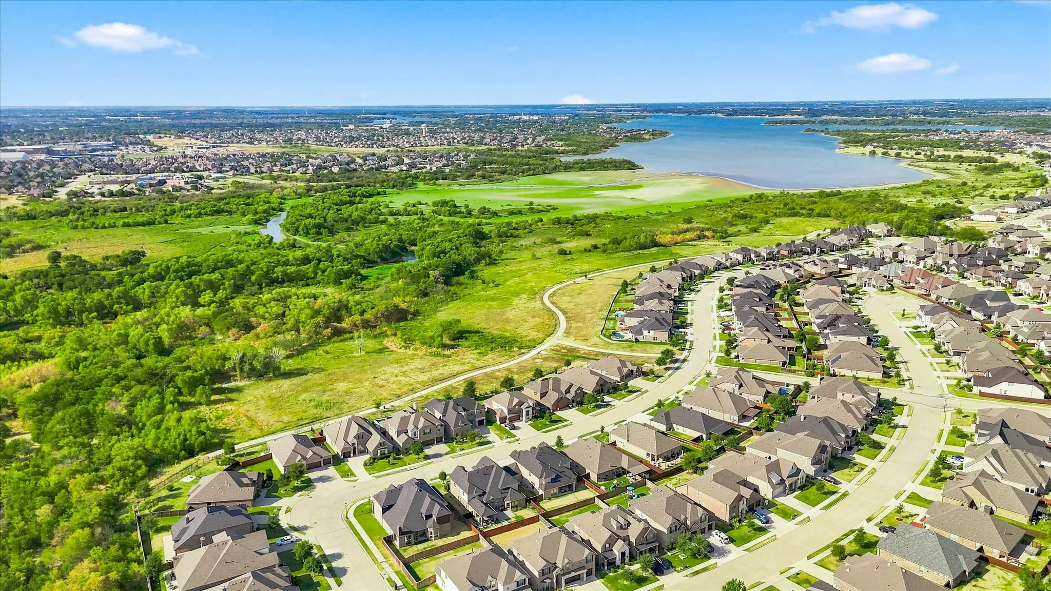Single Family Residence For Sale in Denton County , 1305 Chiva Drive, Little Elm, Texas 75068, 4 Bedroom, 3 Bathroom, 3 Garage spaces, 2,670 Sqft, built in 2018, mls#21377065, Real Estate Agent in Little Elm, Homes For Sale in Denton county, Homes For Sale in Little Elm, Realtor in Little Elm Texas, Real Estate Brokerage Independent Realty Texas, Luminita Cordes Realtor