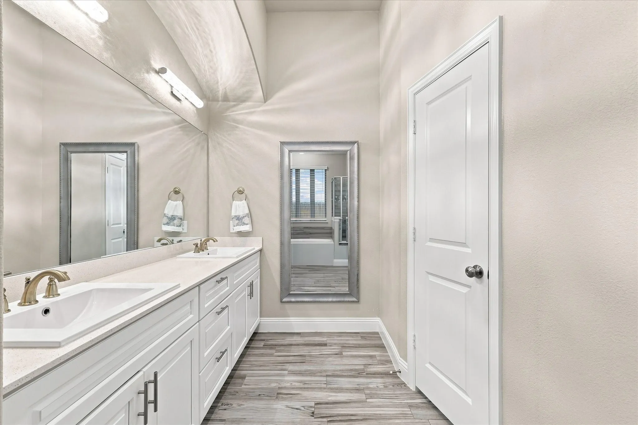 Single Family Residence For Sale in Denton County , 1305 Chiva Drive, Little Elm, Texas 75068, 4 Bedroom, 3 Bathroom, 3 Garage spaces, 2,670 Sqft, built in 2018, mls#21377065, Real Estate Agent in Little Elm, Homes For Sale in Denton county, Homes For Sale in Little Elm, Realtor in Little Elm Texas, Real Estate Brokerage Independent Realty Texas, Luminita Cordes Realtor