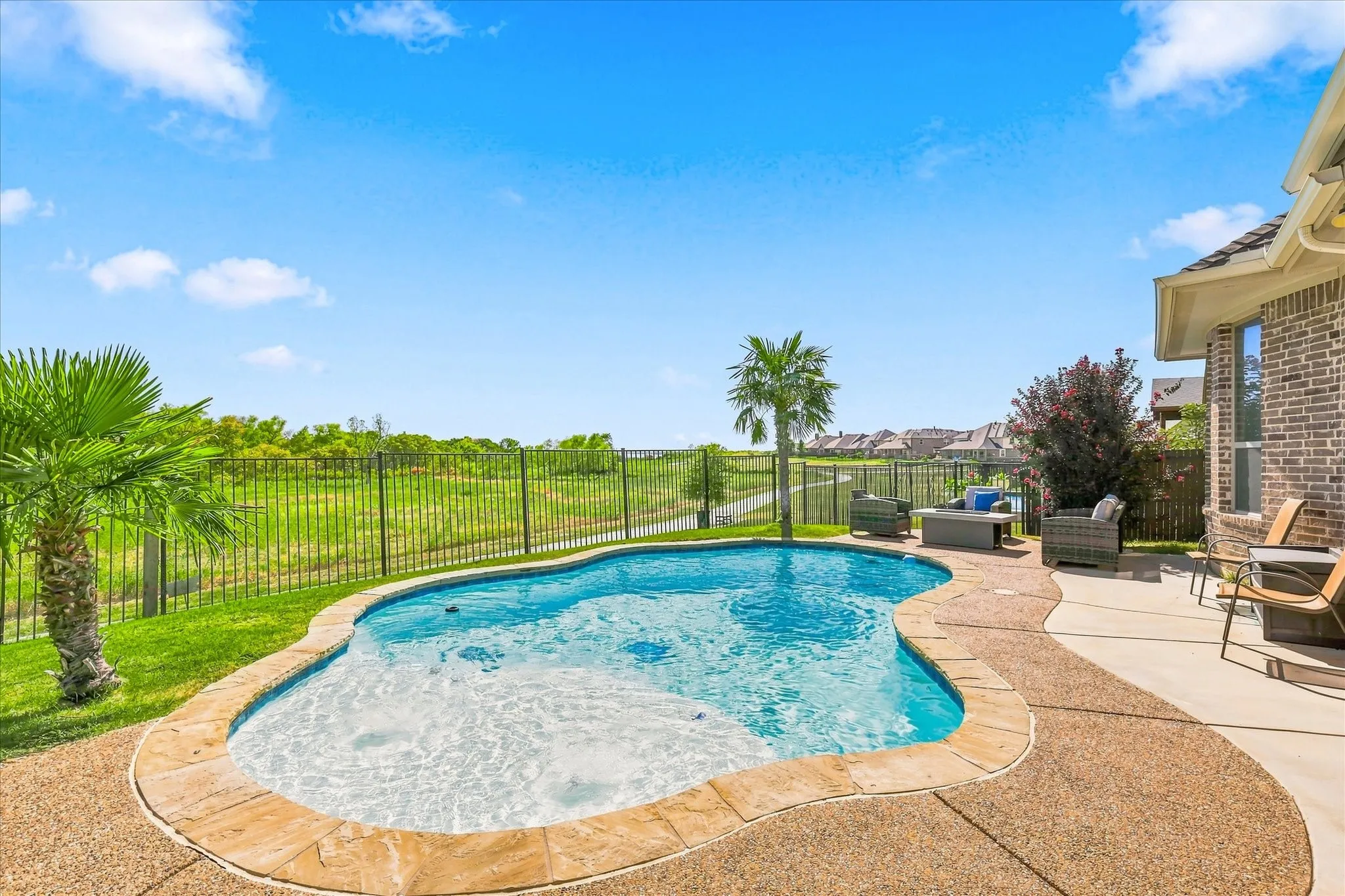 Single Family Residence For Sale in Denton County , 1305 Chiva Drive, Little Elm, Texas 75068, 4 Bedroom, 3 Bathroom, 3 Garage spaces, 2,670 Sqft, built in 2018, mls#21377065, Real Estate Agent in Little Elm, Homes For Sale in Denton county, Homes For Sale in Little Elm, Realtor in Little Elm Texas, Real Estate Brokerage Independent Realty Texas, Luminita Cordes Realtor