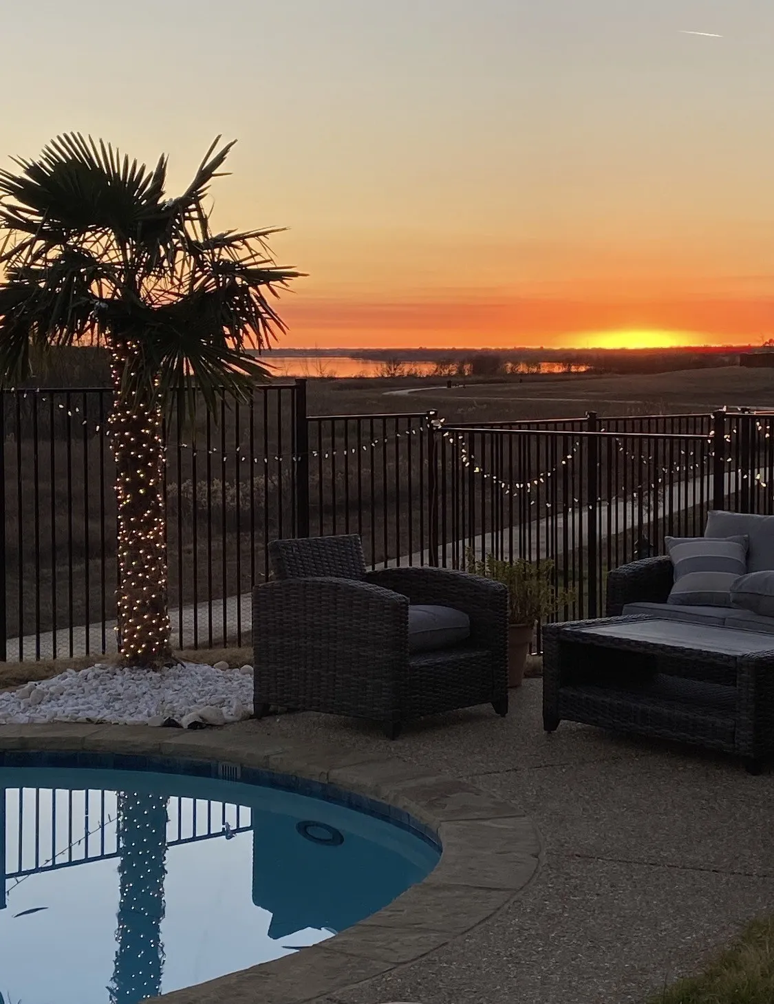 Real life photo of the sunset over the lake as seen from the back yard. Swoon.