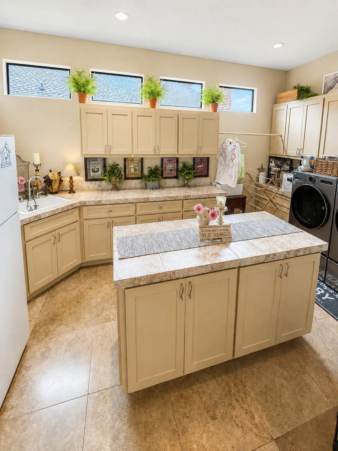 Single Family Residence For Sale in Montgomery County , 182 April Waters Drive N, Montgomery, Texas 77356, 4 Bedroom, 4 Bathroom, 3 Garage spaces, 5,160 Sqft, built in 2008, mls#21375838, Real Estate Agent in Montgomery, Homes For Sale in Montgomery county, Homes For Sale in Montgomery, Realtor in Montgomery Texas, Real Estate Brokerage Independent Realty Texas, Luminita Cordes Realtor