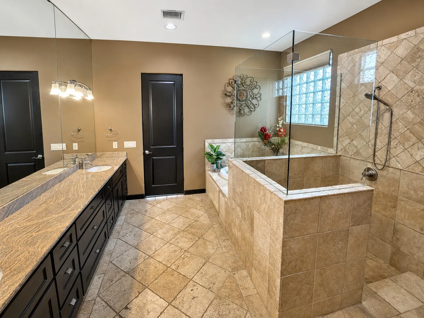 Single Family Residence For Sale in Montgomery County , 182 April Waters Drive N, Montgomery, Texas 77356, 4 Bedroom, 4 Bathroom, 3 Garage spaces, 5,160 Sqft, built in 2008, mls#21375838, Real Estate Agent in Montgomery, Homes For Sale in Montgomery county, Homes For Sale in Montgomery, Realtor in Montgomery Texas, Real Estate Brokerage Independent Realty Texas, Luminita Cordes Realtor