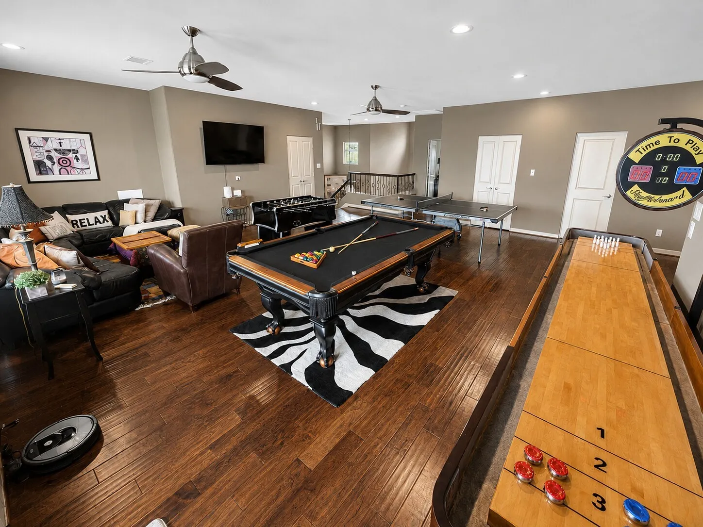 Single Family Residence For Sale in Montgomery County , 182 April Waters Drive N, Montgomery, Texas 77356, 4 Bedroom, 4 Bathroom, 3 Garage spaces, 5,160 Sqft, built in 2008, mls#21375838, Real Estate Agent in Montgomery, Homes For Sale in Montgomery county, Homes For Sale in Montgomery, Realtor in Montgomery Texas, Real Estate Brokerage Independent Realty Texas, Luminita Cordes Realtor