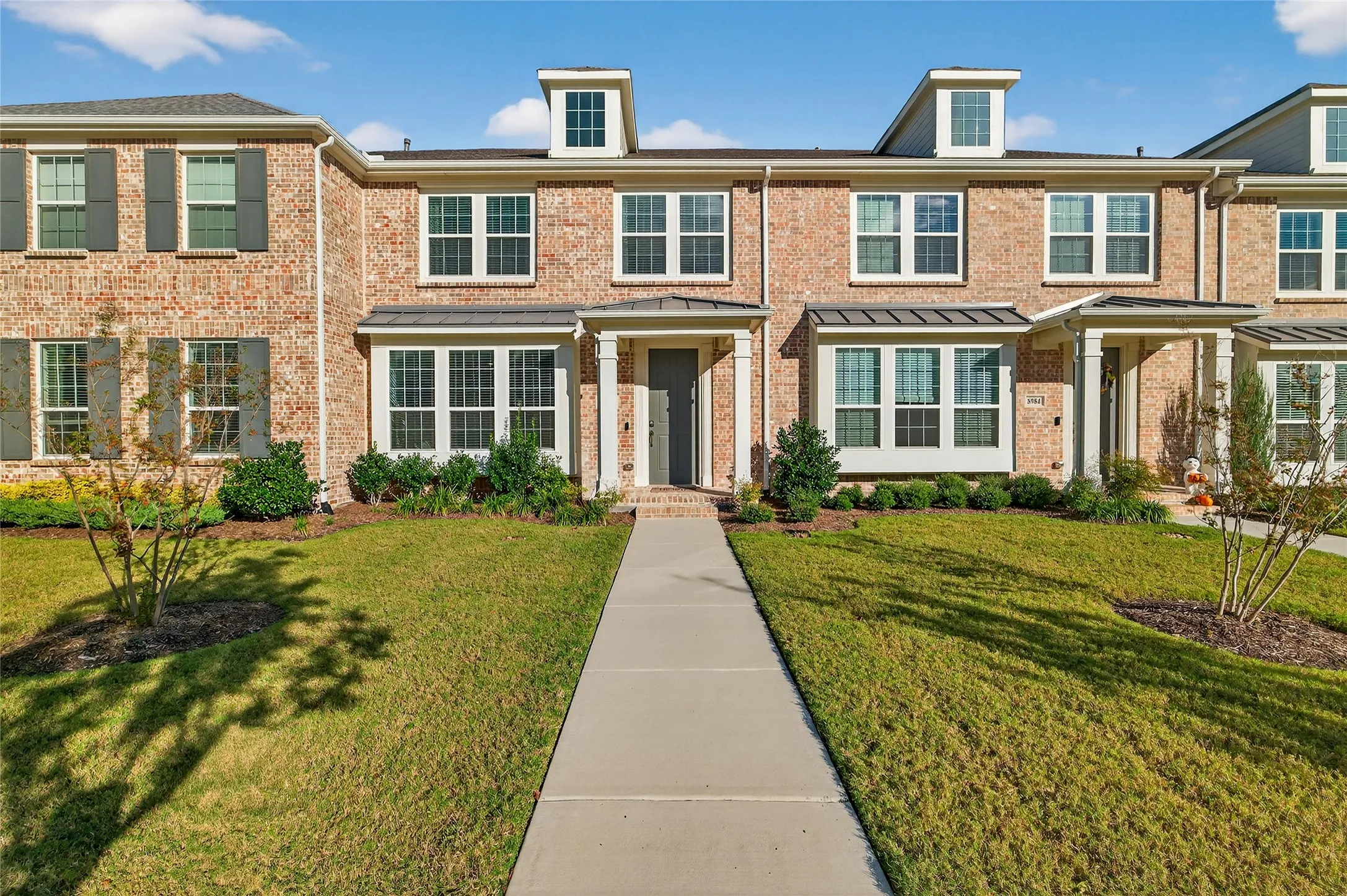 Townhouse For Sale in Collin County , 9000 Phoebe Road, Frisco, Texas 75035, 3 Bedroom, 3 Bathroom, 2 Garage spaces, 2,010 Sqft, built in 2022, mls#21377265, Real Estate Agent in Frisco, Homes For Sale in Collin county, Homes For Sale in Frisco, Realtor in Frisco Texas, Real Estate Brokerage Independent Realty Texas, Luminita Cordes Realtor