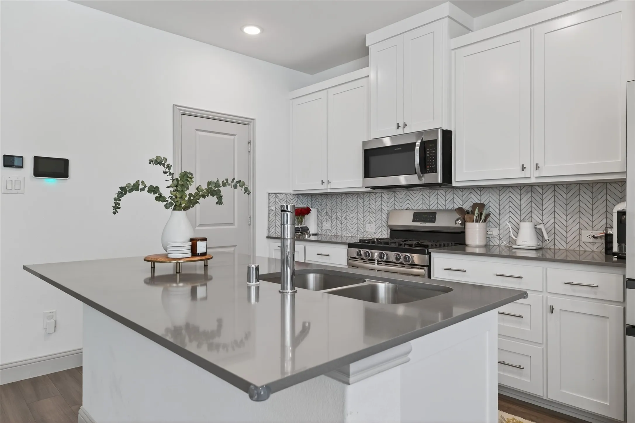 Townhouse For Sale in Collin County , 9000 Phoebe Road, Frisco, Texas 75035, 3 Bedroom, 3 Bathroom, 2 Garage spaces, 2,010 Sqft, built in 2022, mls#21377265, Real Estate Agent in Frisco, Homes For Sale in Collin county, Homes For Sale in Frisco, Realtor in Frisco Texas, Real Estate Brokerage Independent Realty Texas, Luminita Cordes Realtor