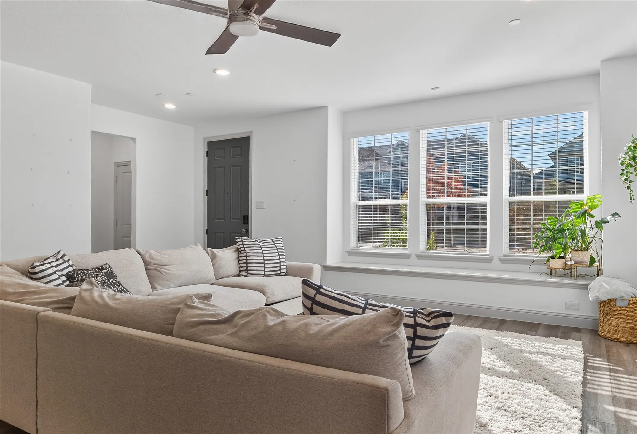 Townhouse For Sale in Collin County , 9000 Phoebe Road, Frisco, Texas 75035, 3 Bedroom, 3 Bathroom, 2 Garage spaces, 2,010 Sqft, built in 2022, mls#21377265, Real Estate Agent in Frisco, Homes For Sale in Collin county, Homes For Sale in Frisco, Realtor in Frisco Texas, Real Estate Brokerage Independent Realty Texas, Luminita Cordes Realtor