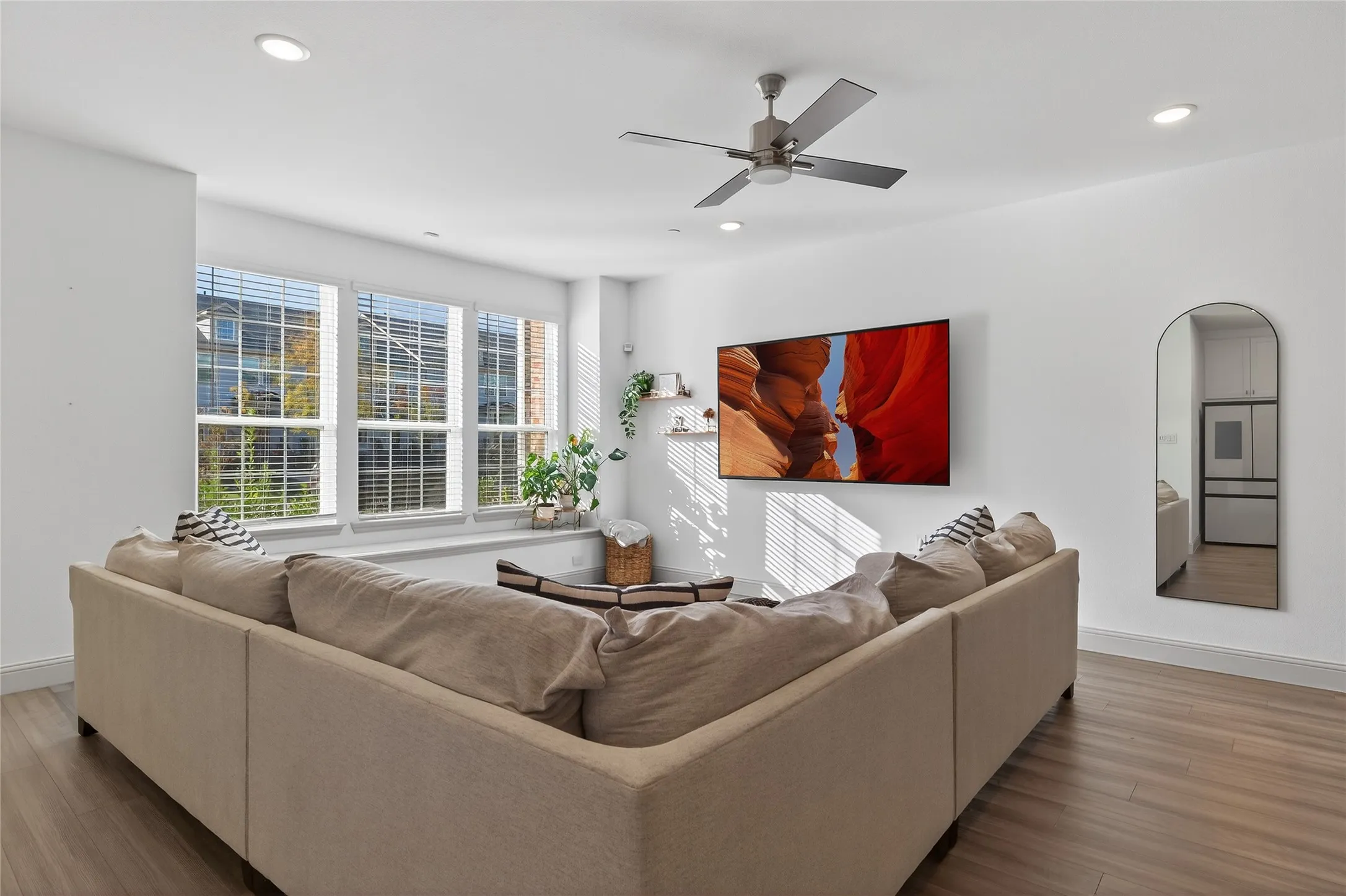 Townhouse For Sale in Collin County , 9000 Phoebe Road, Frisco, Texas 75035, 3 Bedroom, 3 Bathroom, 2 Garage spaces, 2,010 Sqft, built in 2022, mls#21377265, Real Estate Agent in Frisco, Homes For Sale in Collin county, Homes For Sale in Frisco, Realtor in Frisco Texas, Real Estate Brokerage Independent Realty Texas, Luminita Cordes Realtor