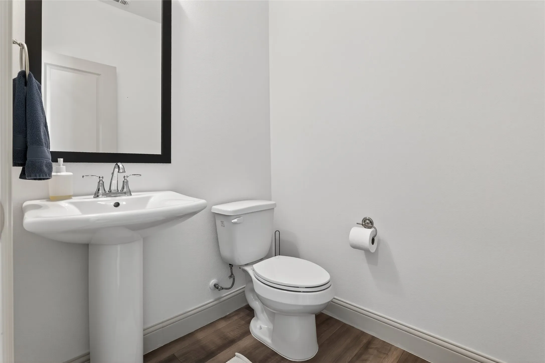 Townhouse For Sale in Collin County , 9000 Phoebe Road, Frisco, Texas 75035, 3 Bedroom, 3 Bathroom, 2 Garage spaces, 2,010 Sqft, built in 2022, mls#21377265, Real Estate Agent in Frisco, Homes For Sale in Collin county, Homes For Sale in Frisco, Realtor in Frisco Texas, Real Estate Brokerage Independent Realty Texas, Luminita Cordes Realtor