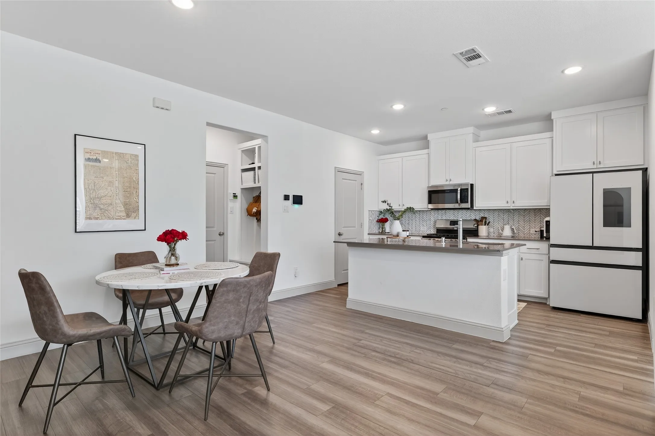 Townhouse For Sale in Collin County , 9000 Phoebe Road, Frisco, Texas 75035, 3 Bedroom, 3 Bathroom, 2 Garage spaces, 2,010 Sqft, built in 2022, mls#21377265, Real Estate Agent in Frisco, Homes For Sale in Collin county, Homes For Sale in Frisco, Realtor in Frisco Texas, Real Estate Brokerage Independent Realty Texas, Luminita Cordes Realtor