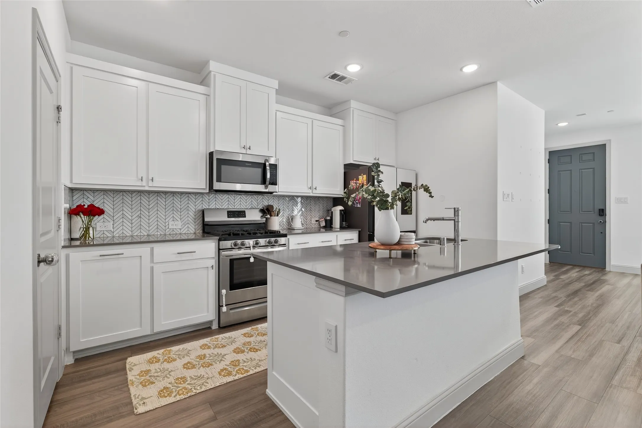 Townhouse For Sale in Collin County , 9000 Phoebe Road, Frisco, Texas 75035, 3 Bedroom, 3 Bathroom, 2 Garage spaces, 2,010 Sqft, built in 2022, mls#21377265, Real Estate Agent in Frisco, Homes For Sale in Collin county, Homes For Sale in Frisco, Realtor in Frisco Texas, Real Estate Brokerage Independent Realty Texas, Luminita Cordes Realtor
