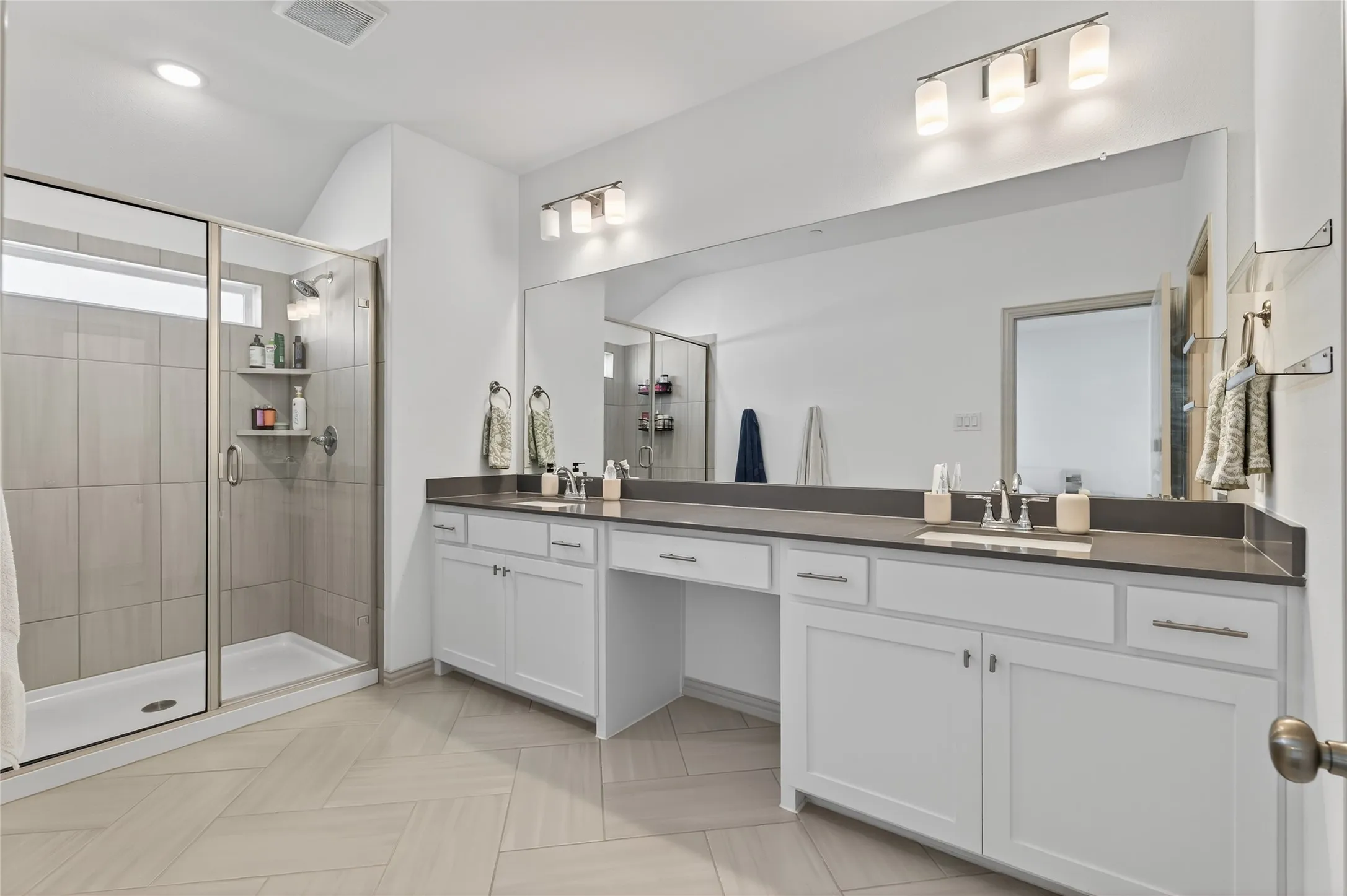 Townhouse For Sale in Collin County , 9000 Phoebe Road, Frisco, Texas 75035, 3 Bedroom, 3 Bathroom, 2 Garage spaces, 2,010 Sqft, built in 2022, mls#21377265, Real Estate Agent in Frisco, Homes For Sale in Collin county, Homes For Sale in Frisco, Realtor in Frisco Texas, Real Estate Brokerage Independent Realty Texas, Luminita Cordes Realtor